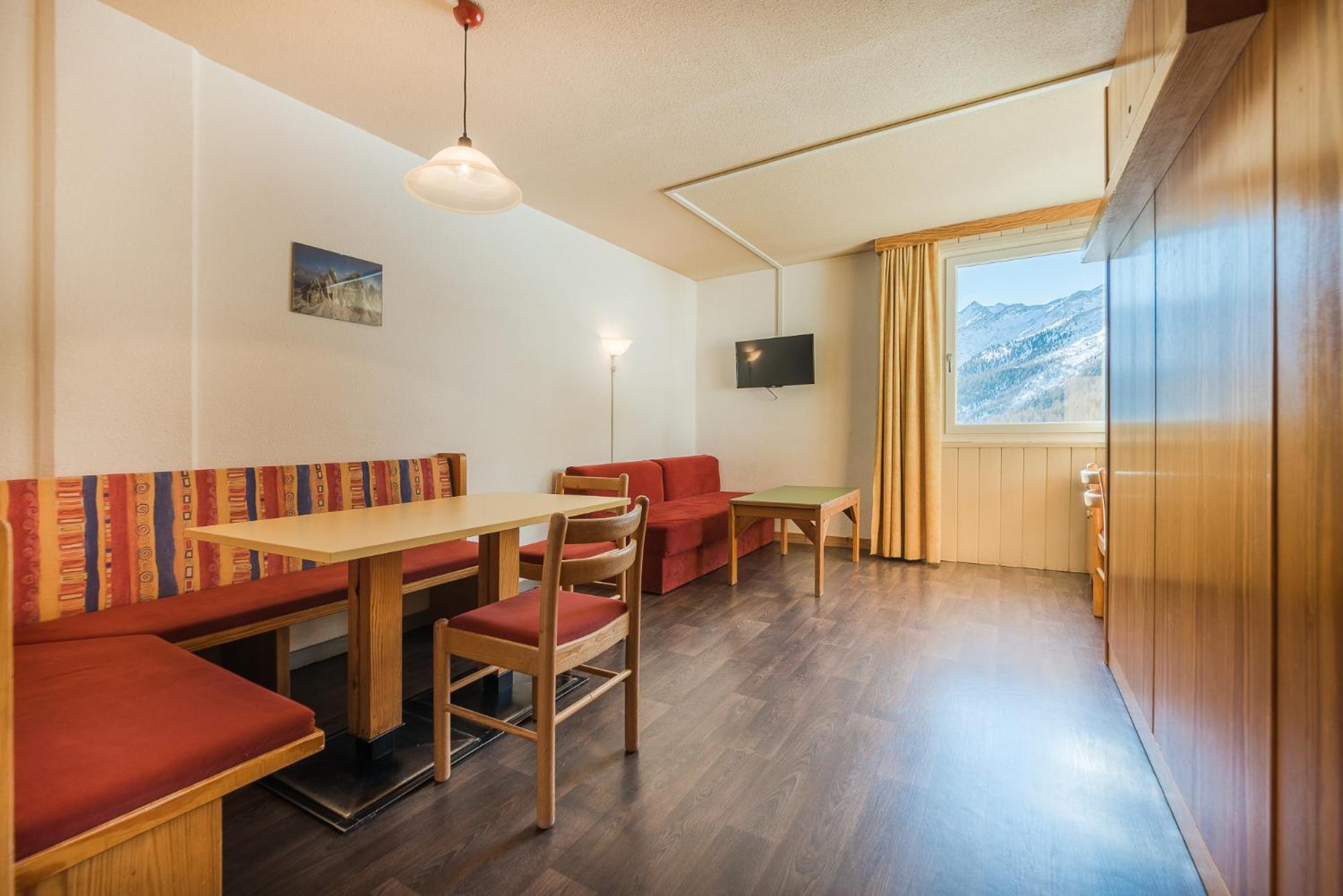 One-Bedroom Apartment (4 Adults)
