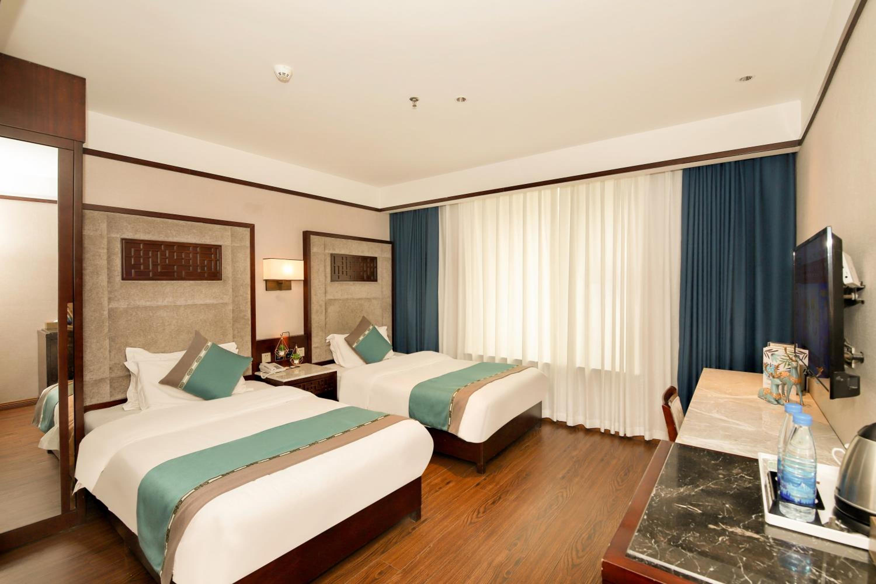Elegant Twin Room photo 1