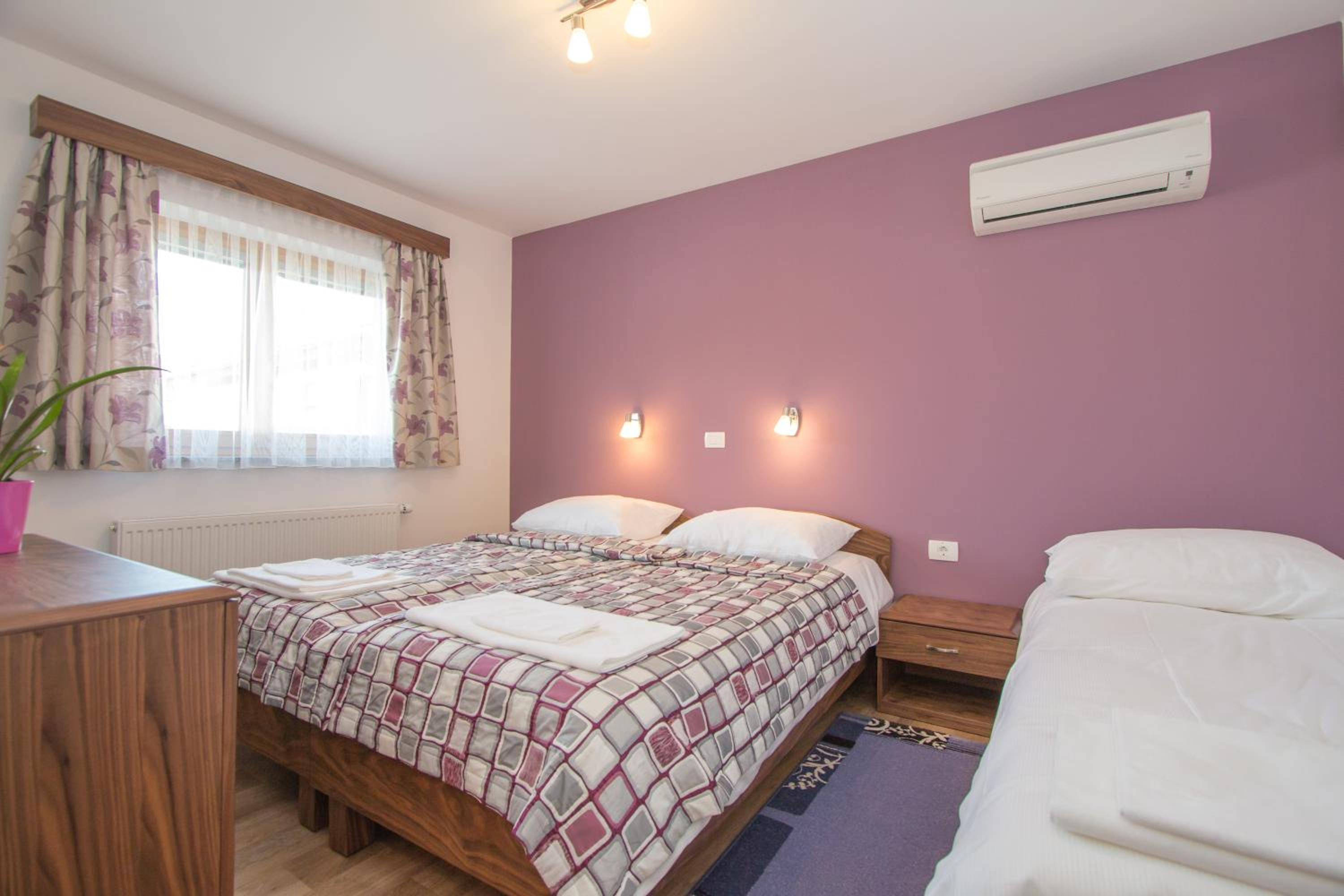 Double Room with Extra Bed - Photo 2