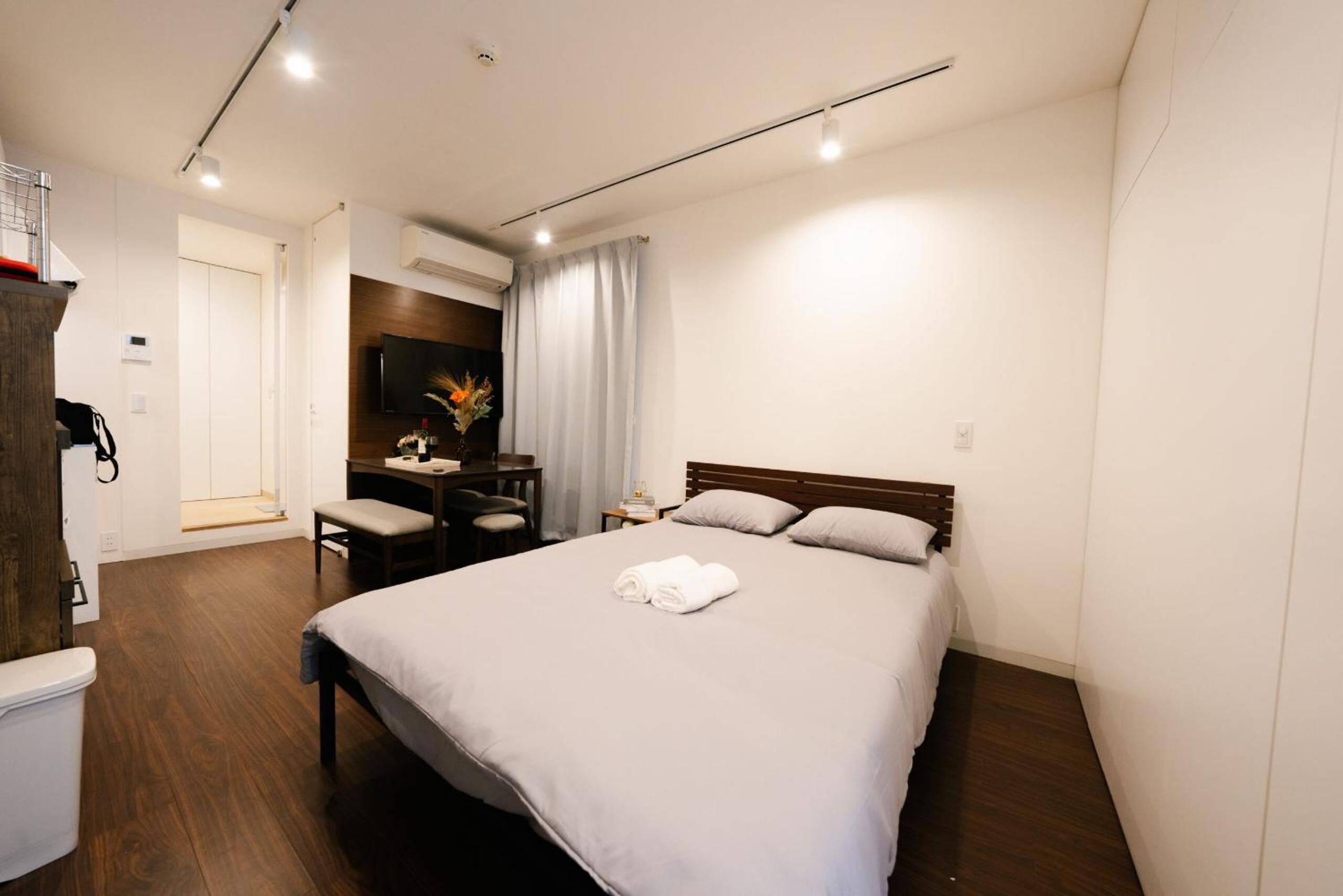 One-Bedroom Apartment photo 1