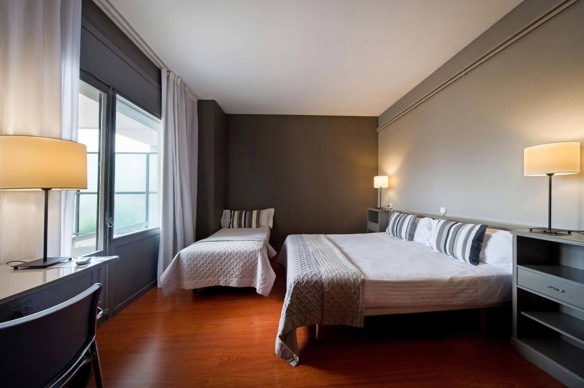 Double or Twin Room with Extra Bed photo 2