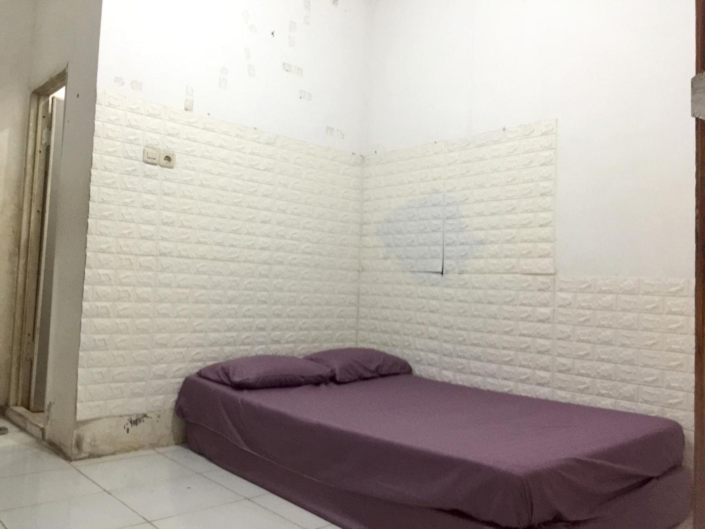 Budget Double Room photo 3