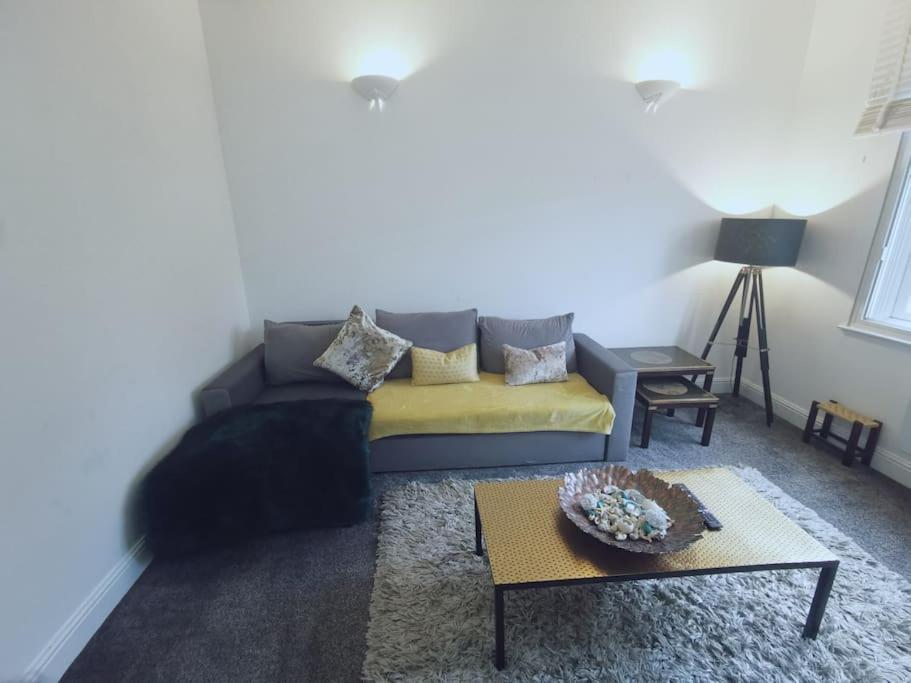 One-Bedroom Apartment photo 3