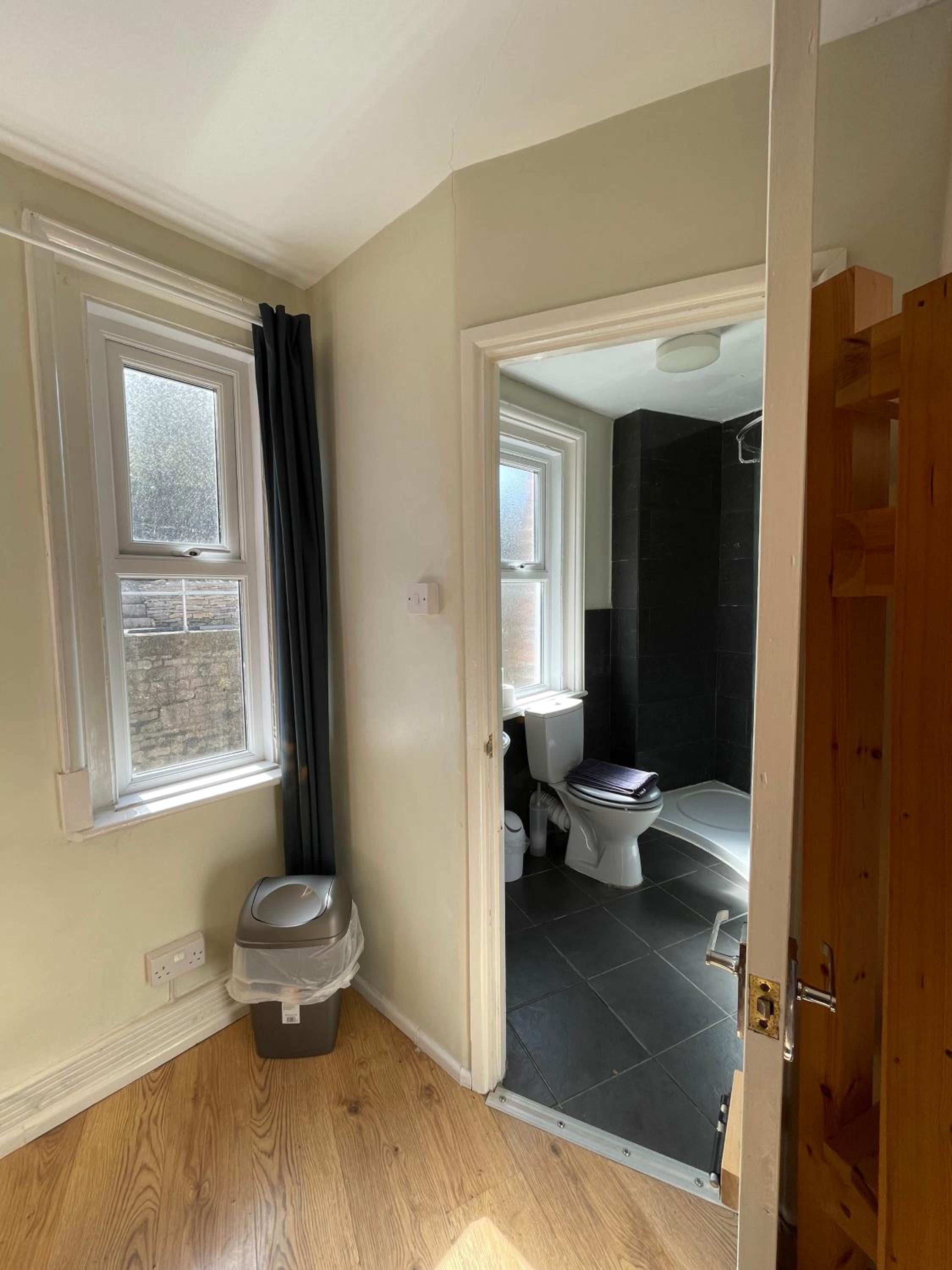 6-Bed Mixed Dormitory Room photo 3