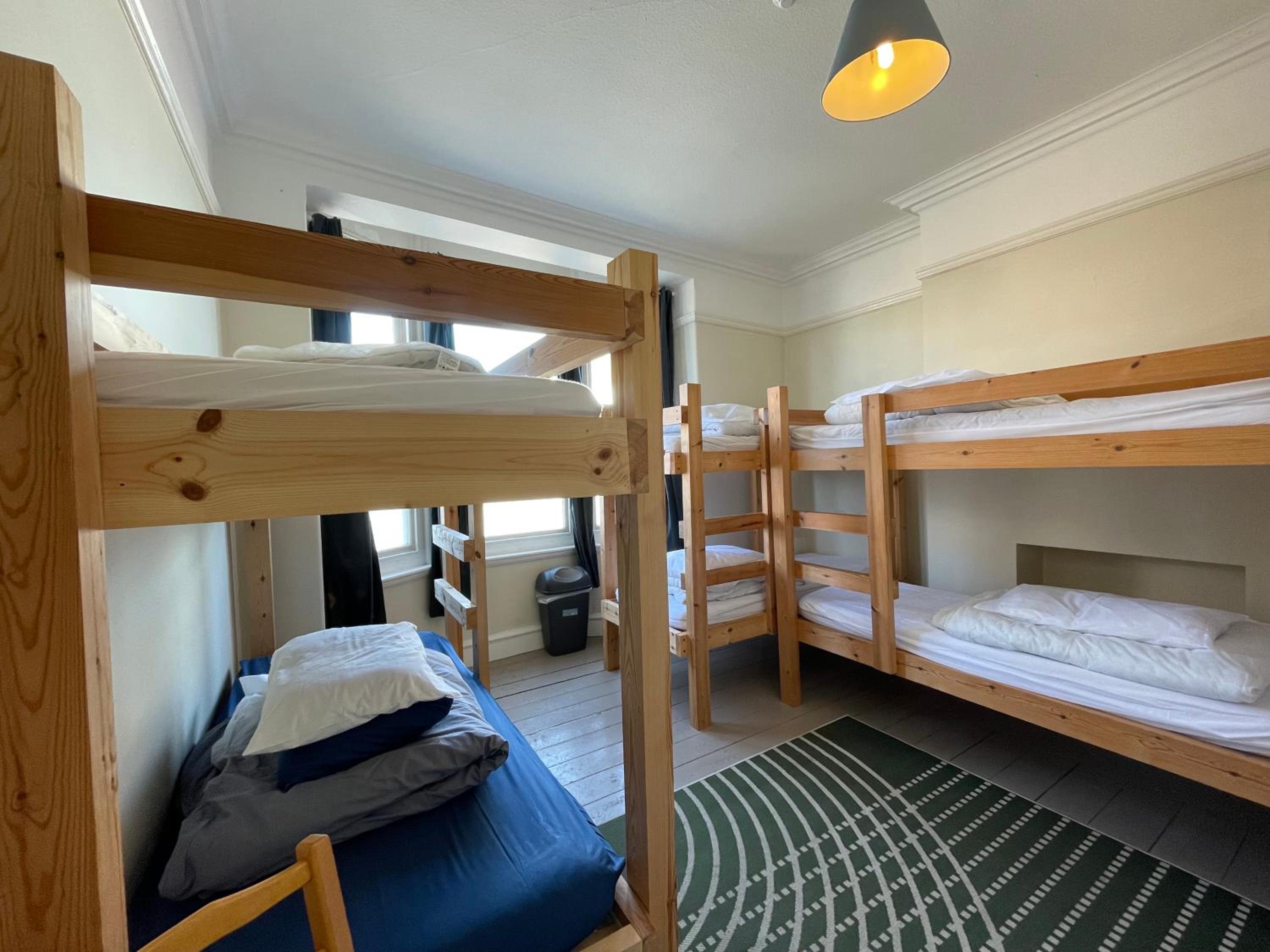 Economy Twin Room photo 2