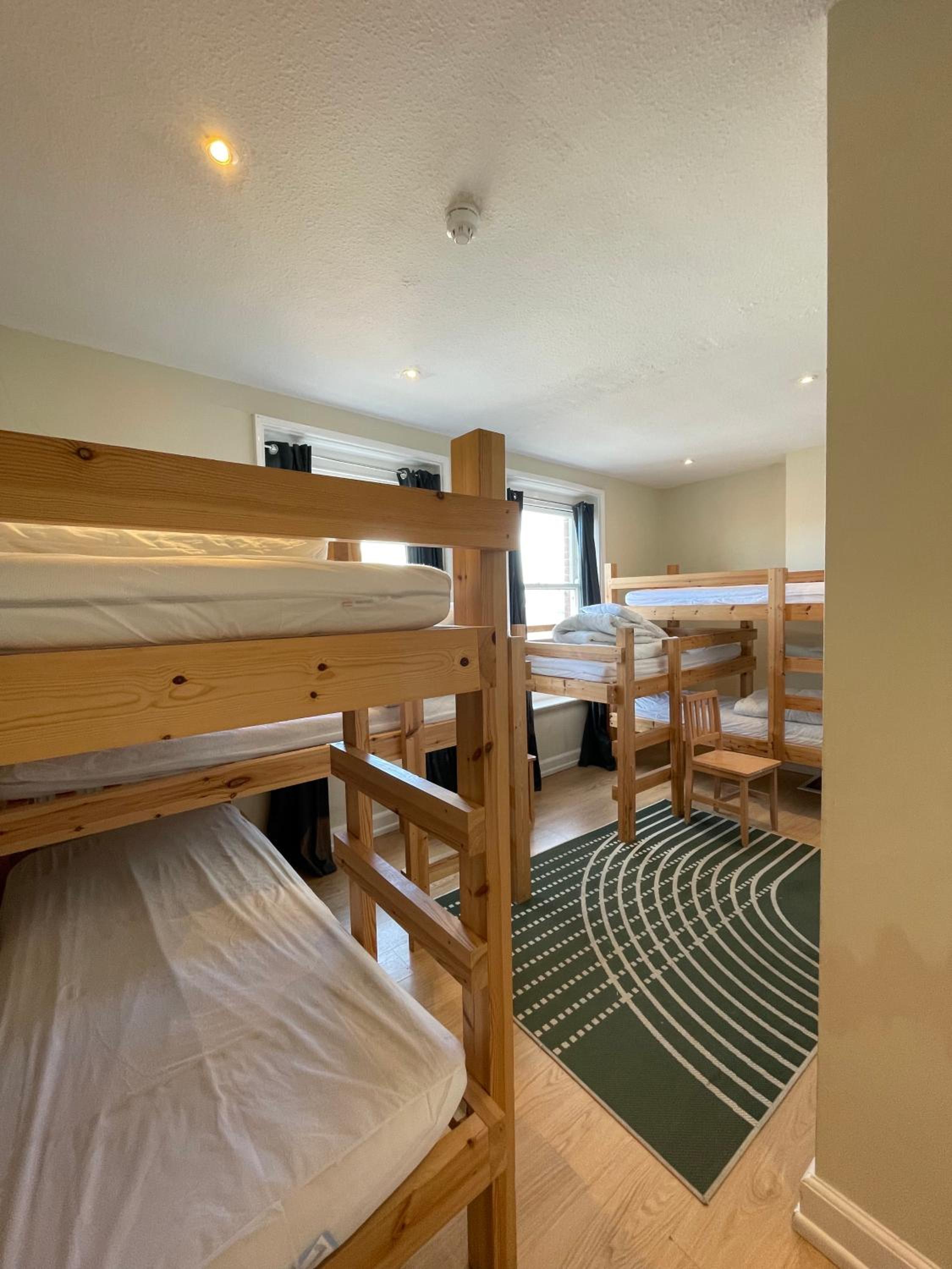 Economy Twin Room photo 3