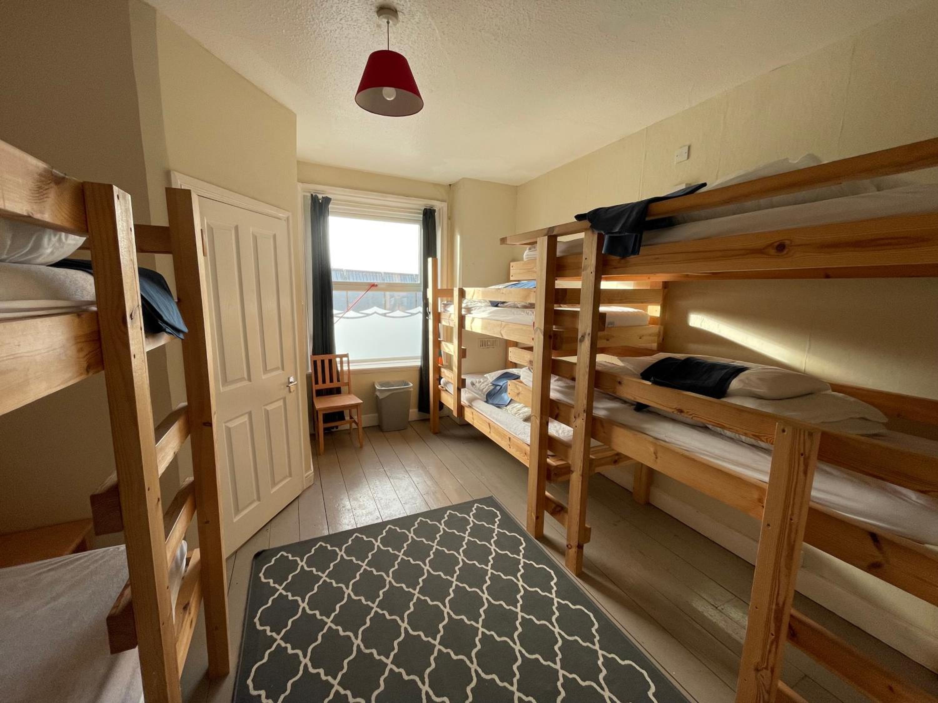 6-Bed Mixed Dormitory Room photo 2