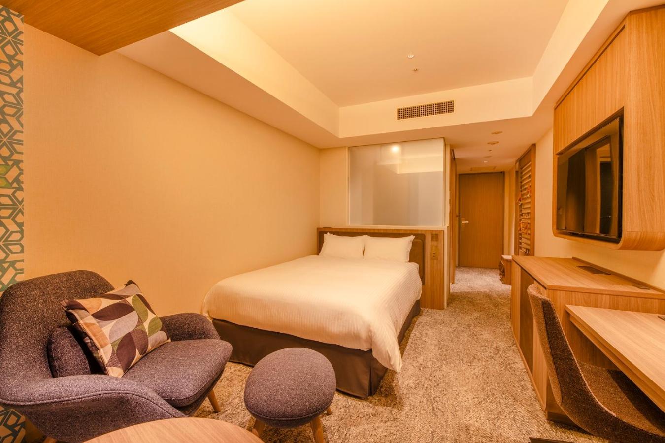 Double Room with Shower - Club Floor with Lounge Access - Non-Smoking - Photo 4