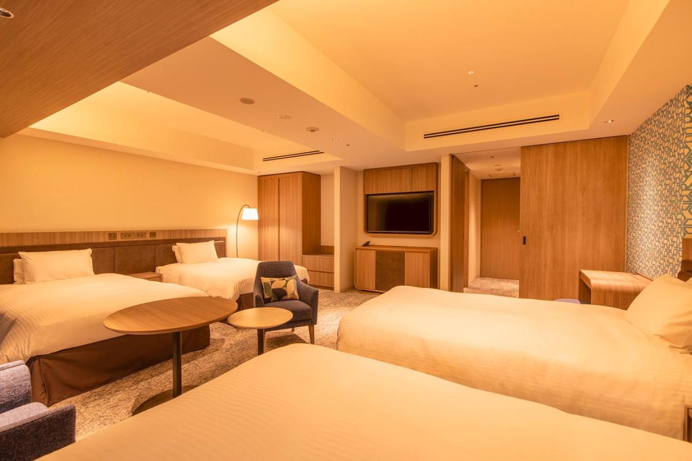 Quadruple Room - Club Floor with Lounge Access - Non-Smoking
