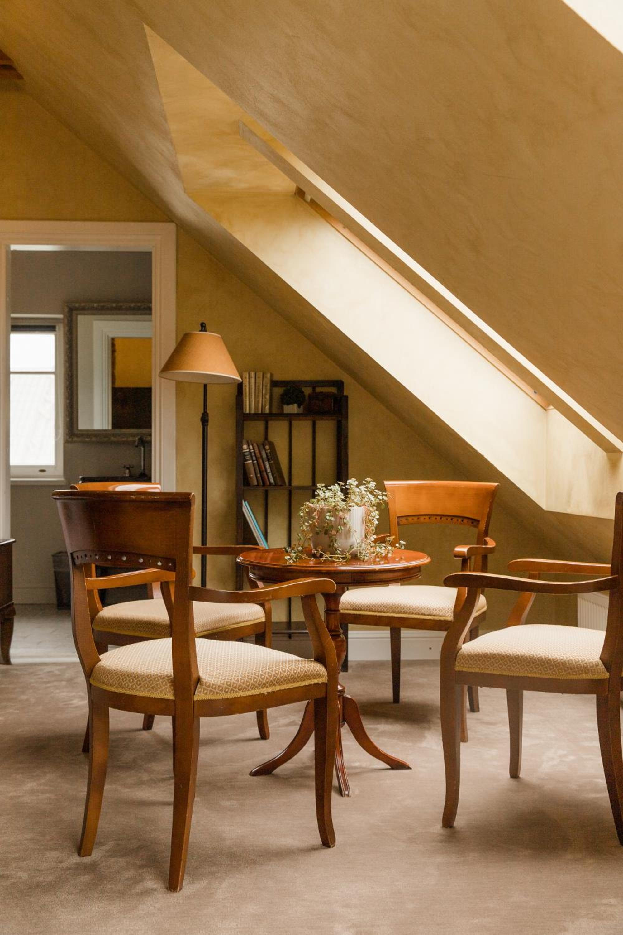 Family Room - Photo 6