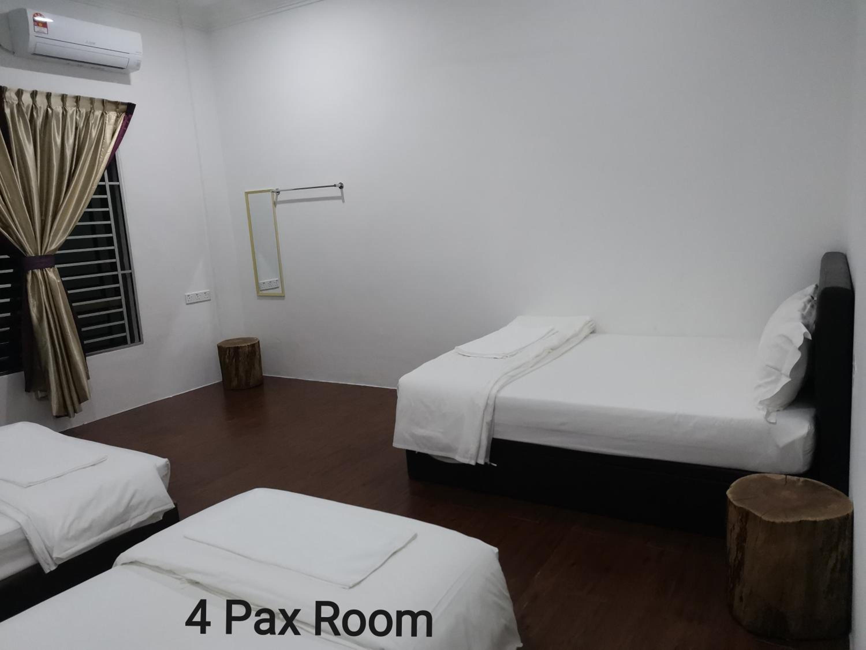 Quadruple Room with Private Bathroom