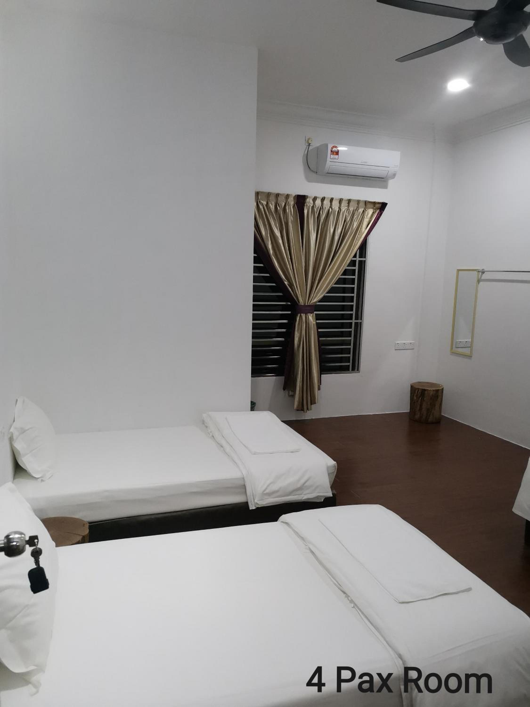 Quadruple Room with Private Bathroom