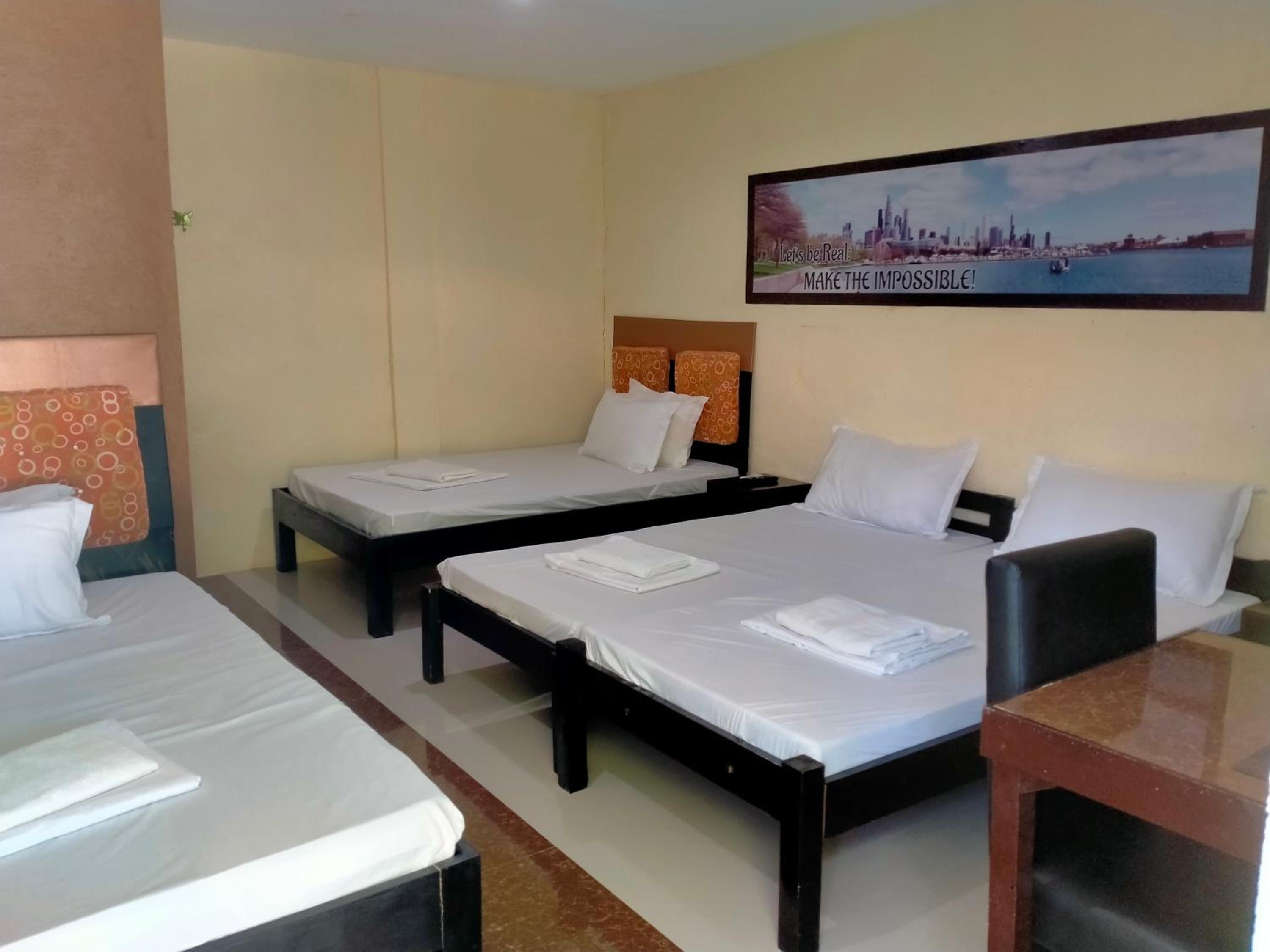 Deluxe Family Suite - Photo 5