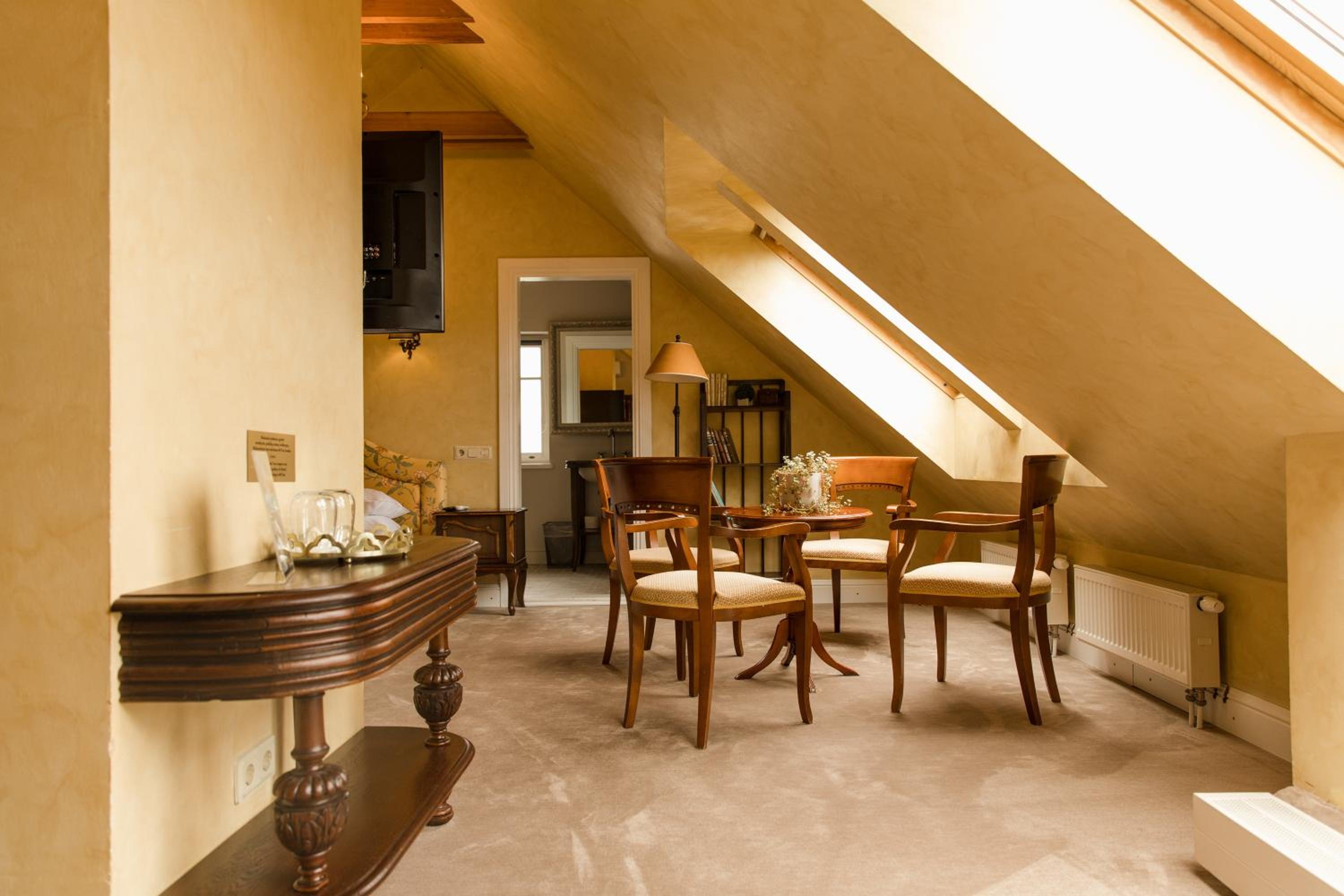 Family Room - Photo 7