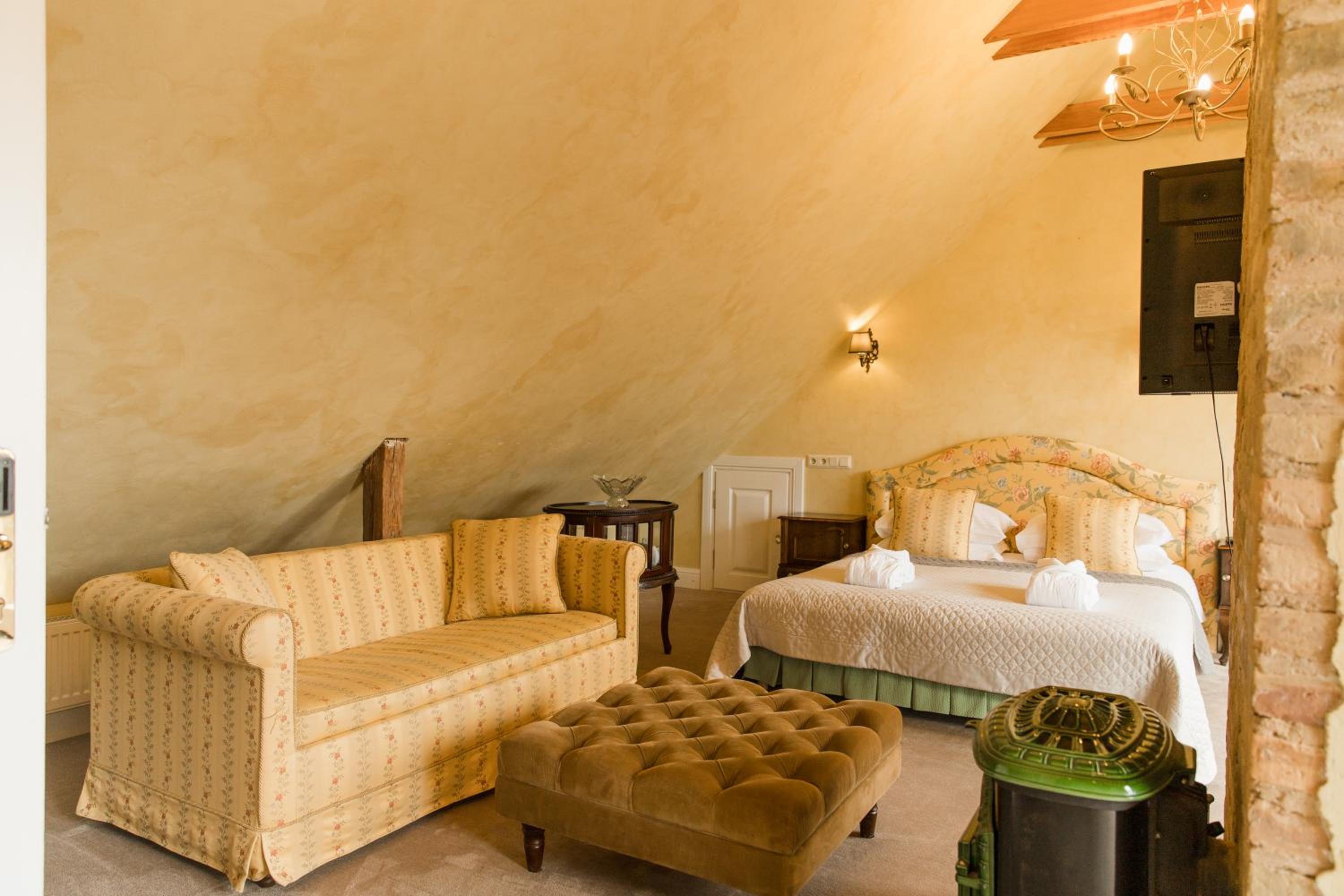 Family Room - Photo 8