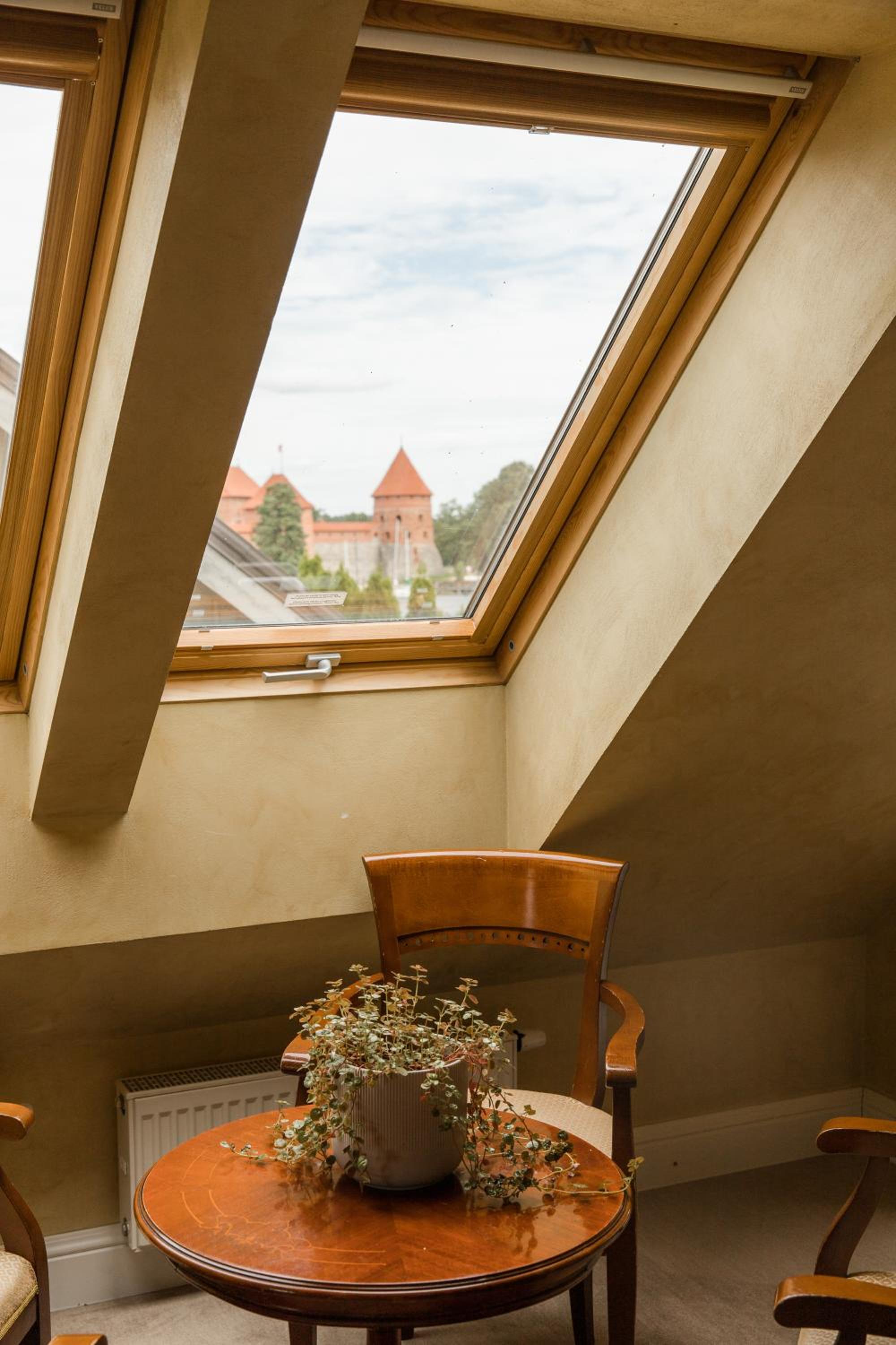 Family Room - Photo 9