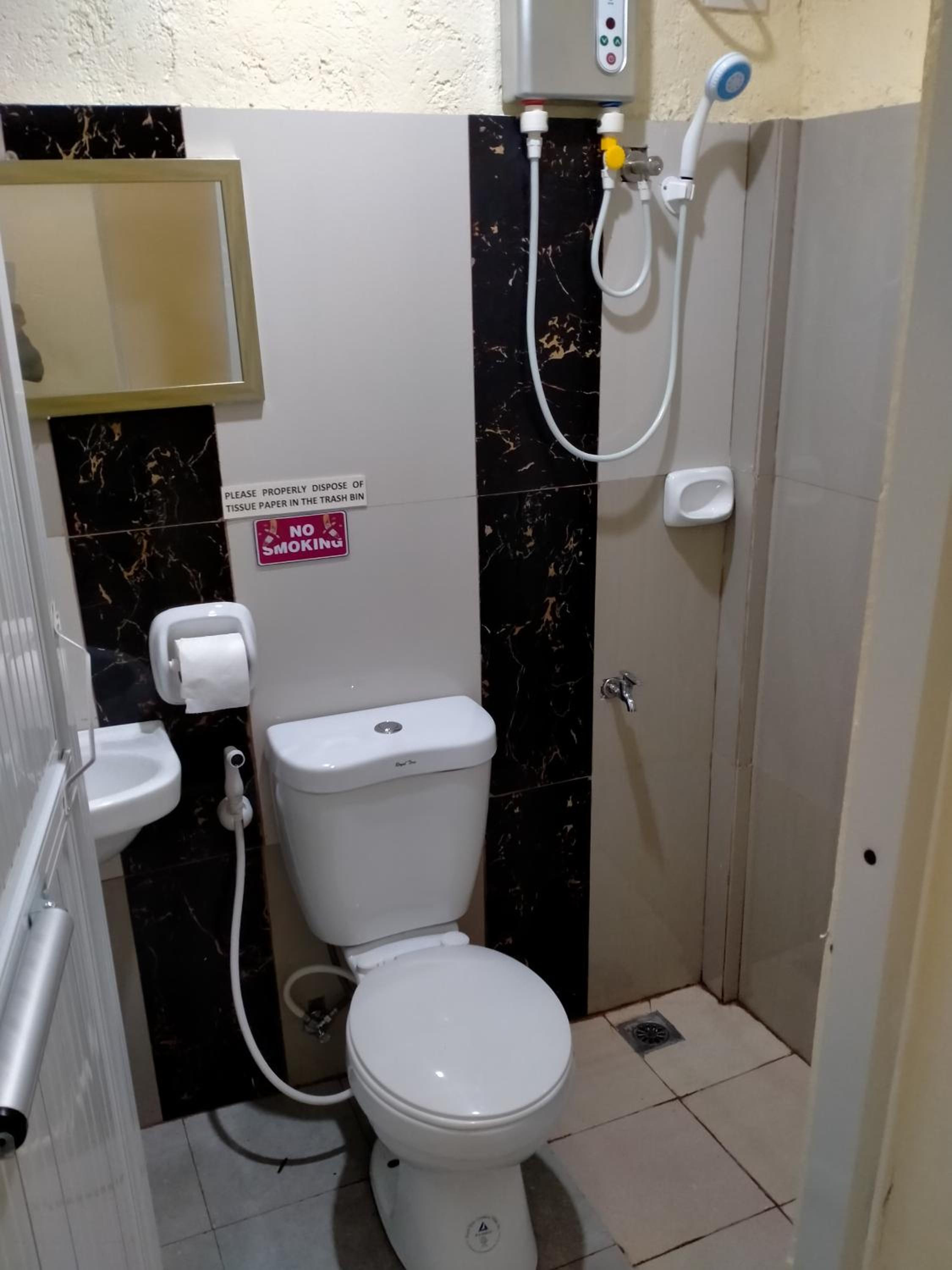 Deluxe Family Suite - Photo 6