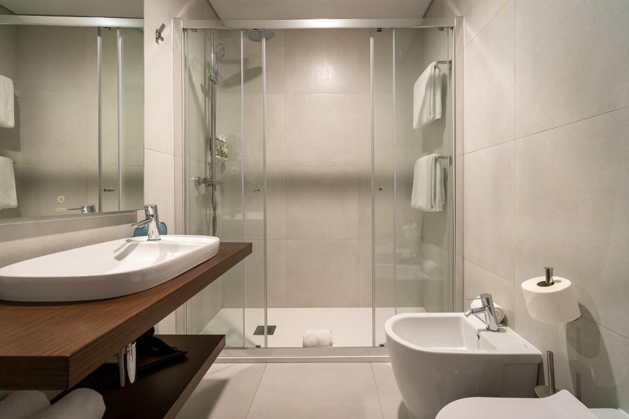 Double or Twin Room - Photo 3