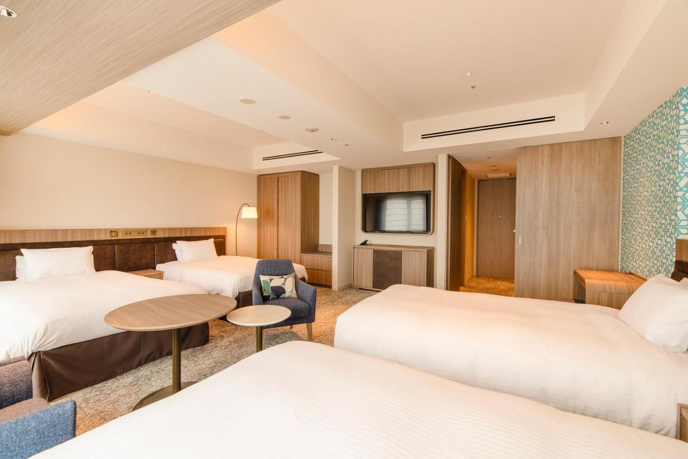 Quadruple Room - Club Floor with Lounge Access - Non-Smoking