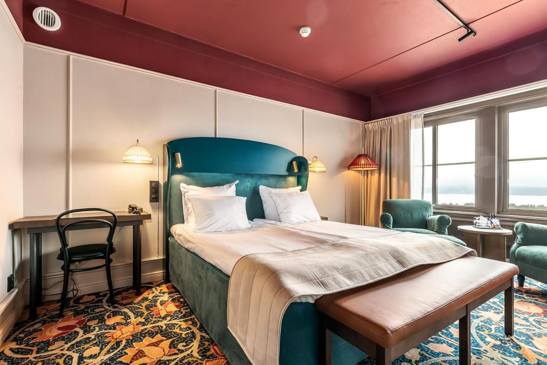 Premium Twin Room with Sea View - Non-Smoking - Photo 1