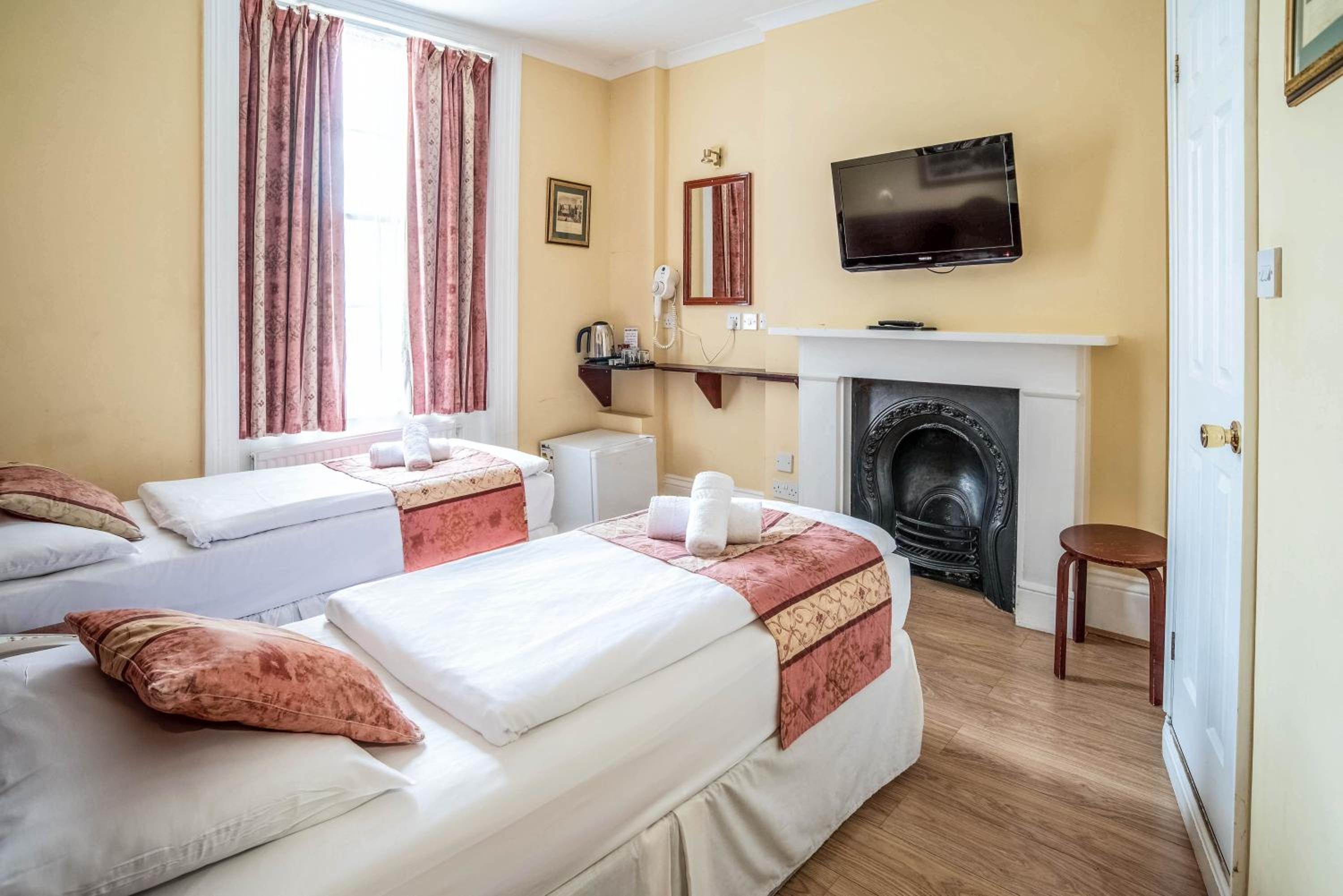 Standard Twin Room photo 3