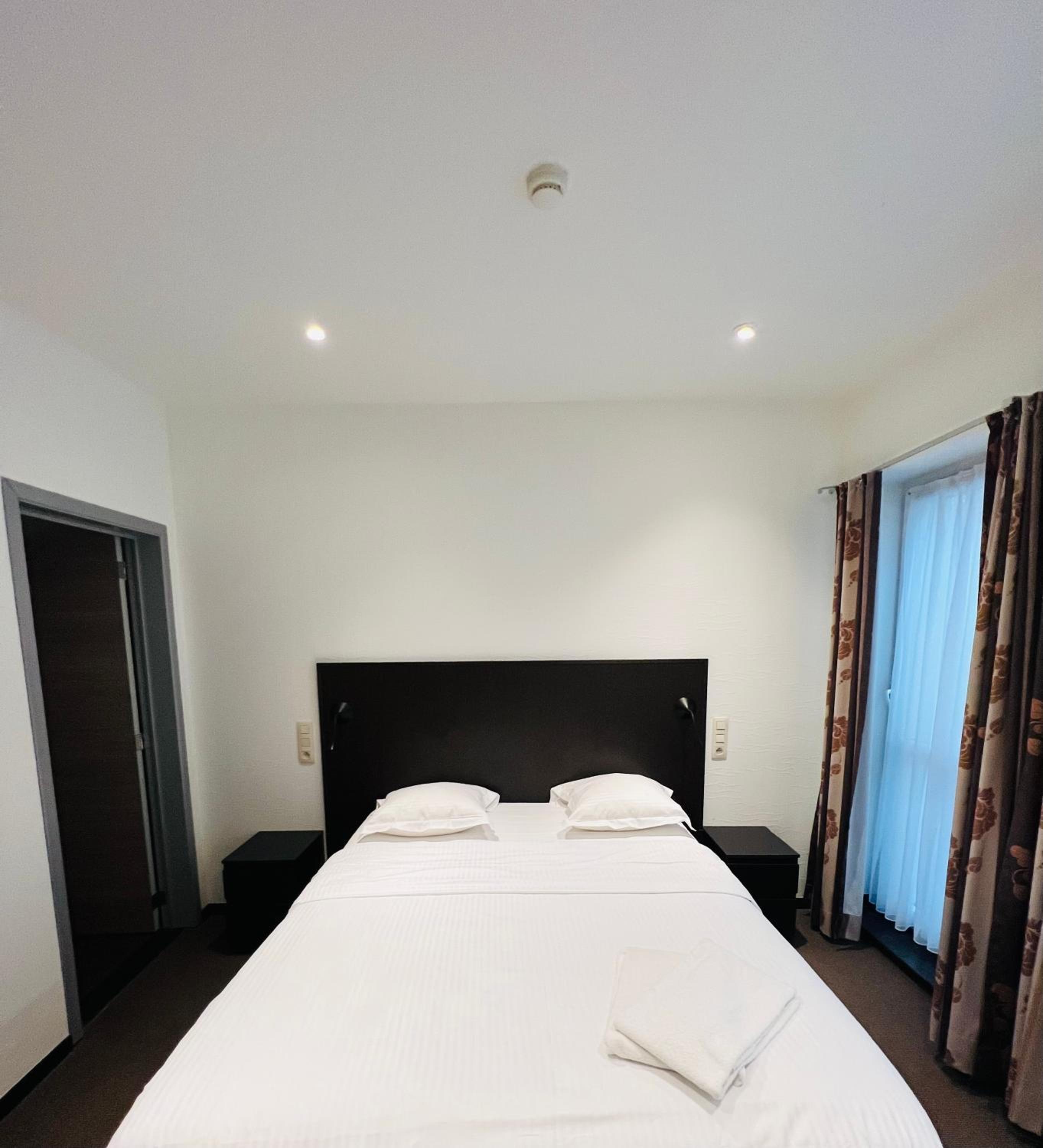 Standard Double Room - Photo 2