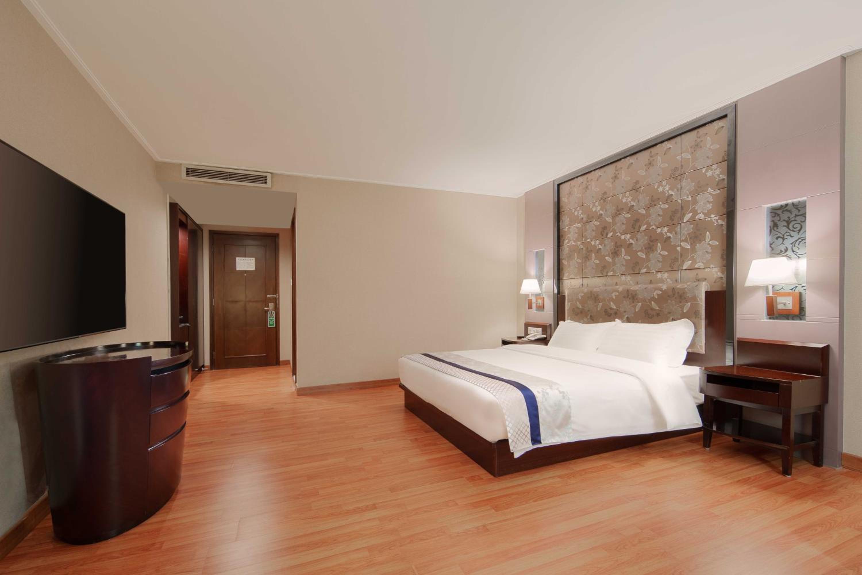 Deluxe Queen Room photo 2