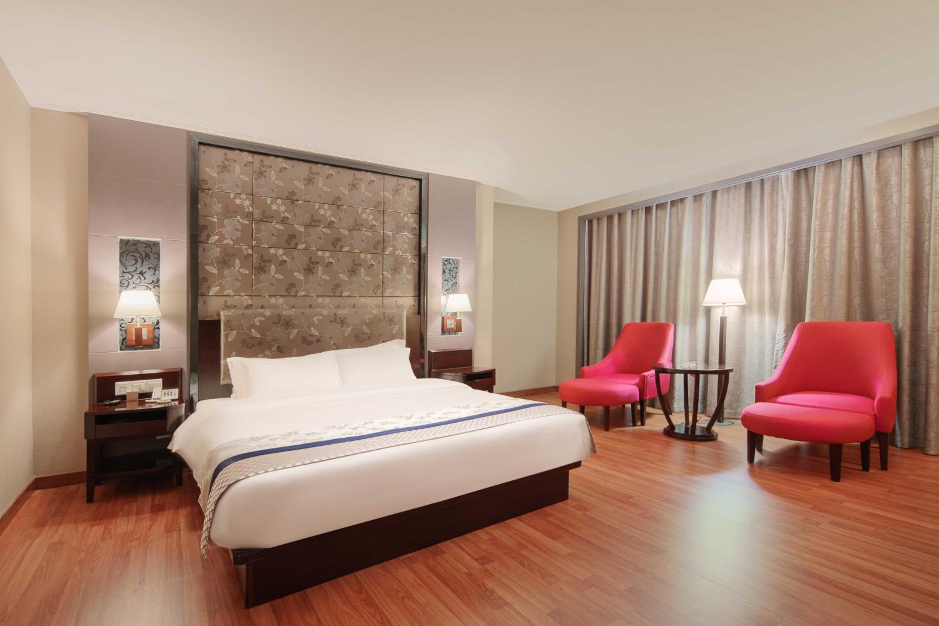 Deluxe Queen Room photo 3