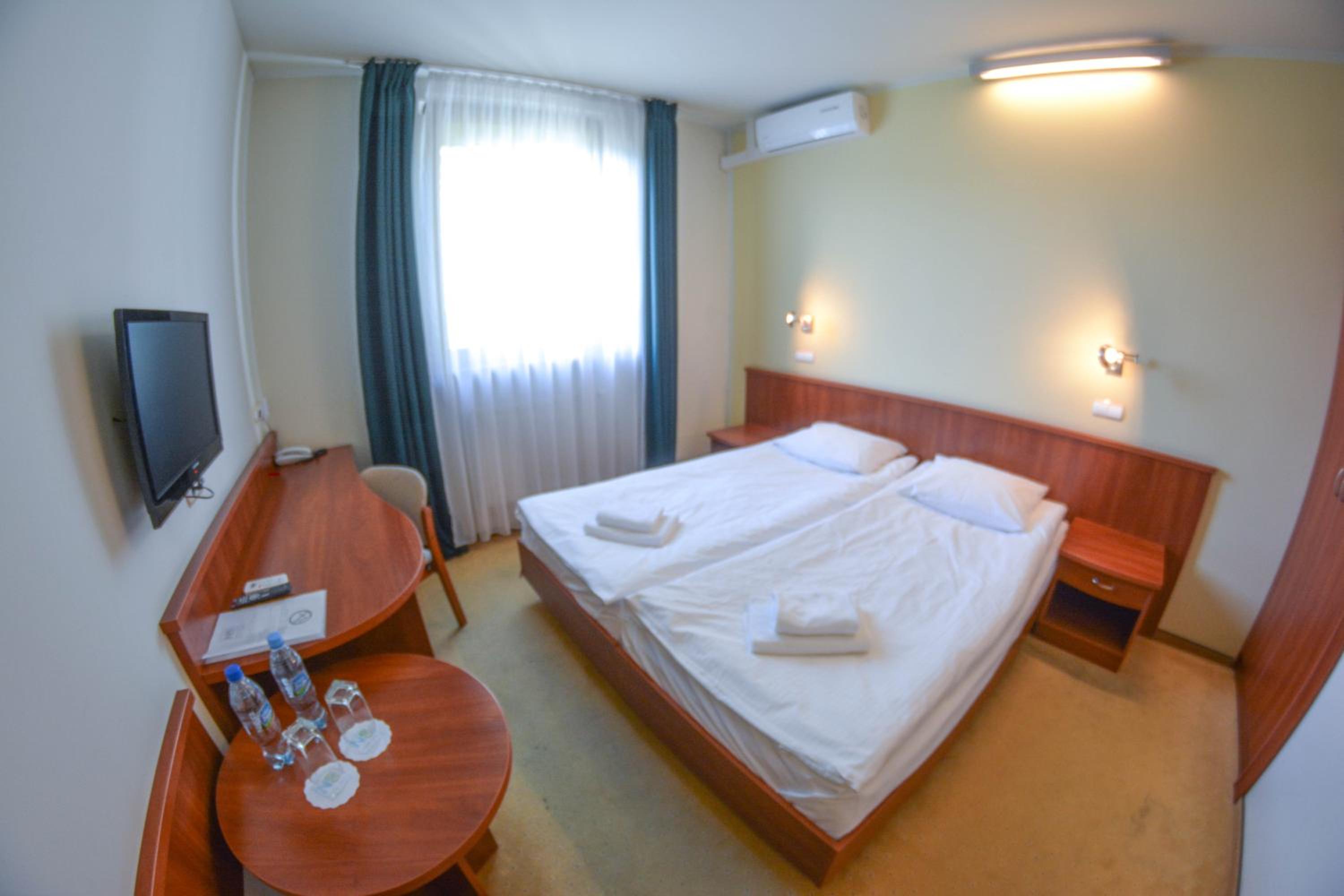 Double or Twin Room photo 3