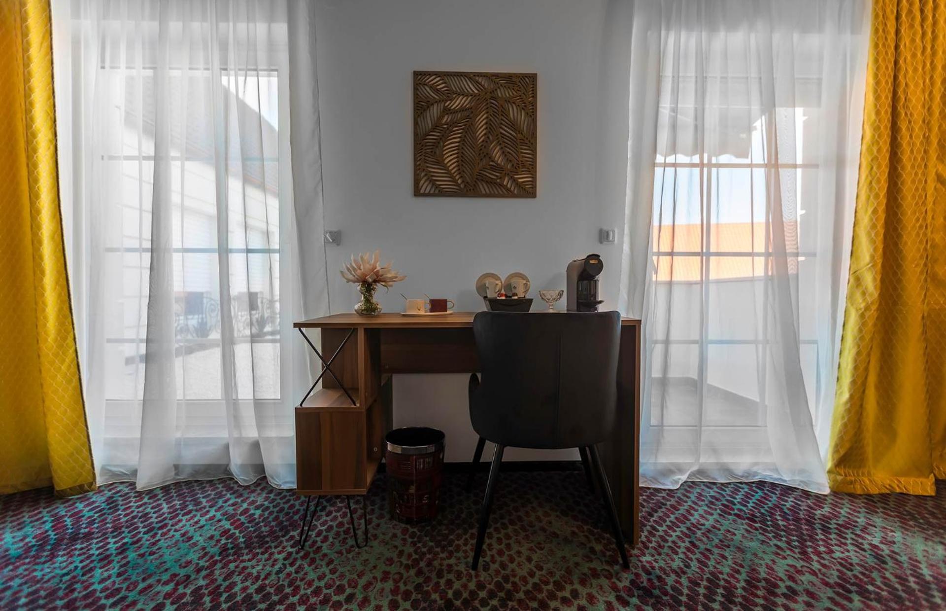 Deluxe Double Room with Balcony photo 2
