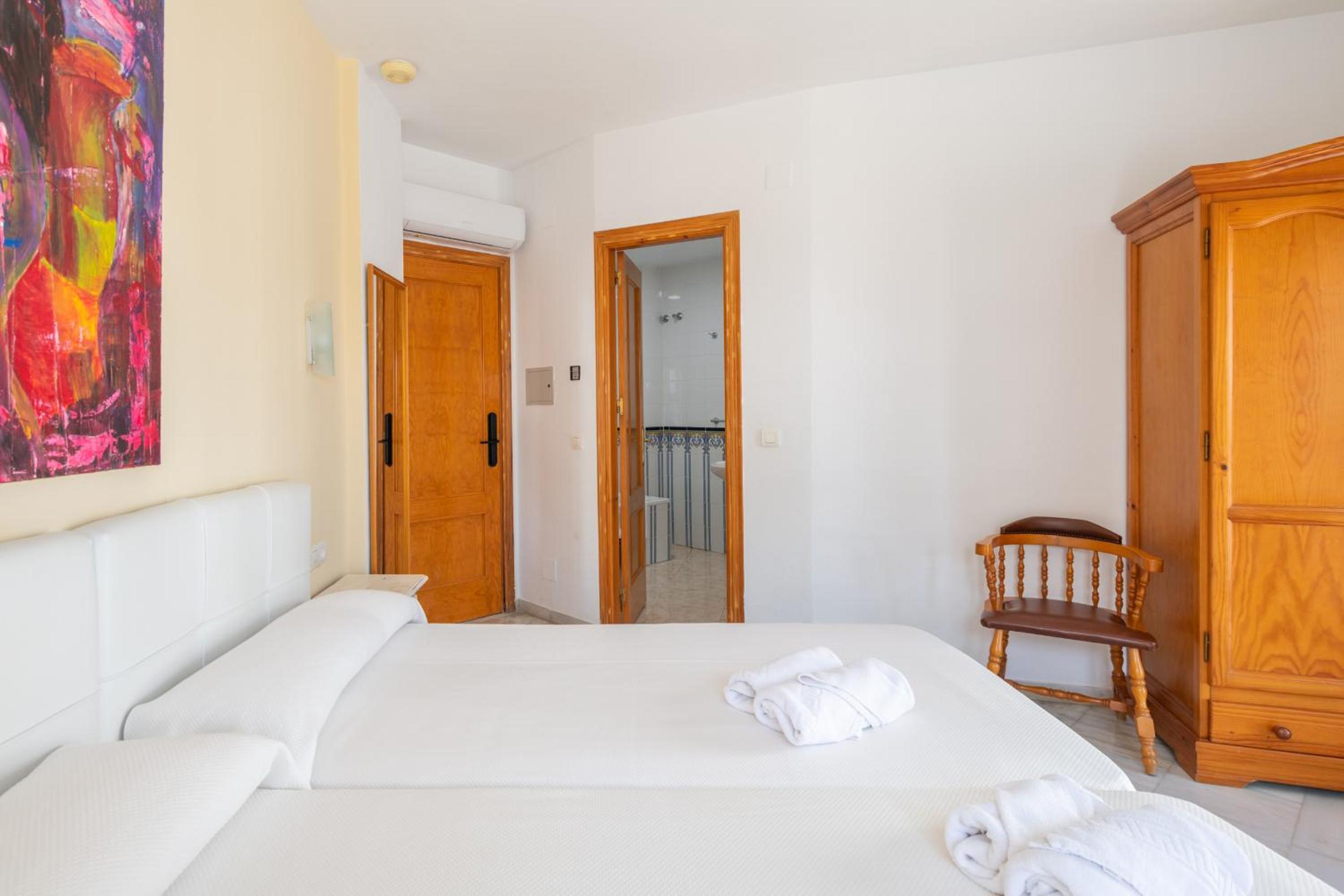 Budget Double Room photo 3