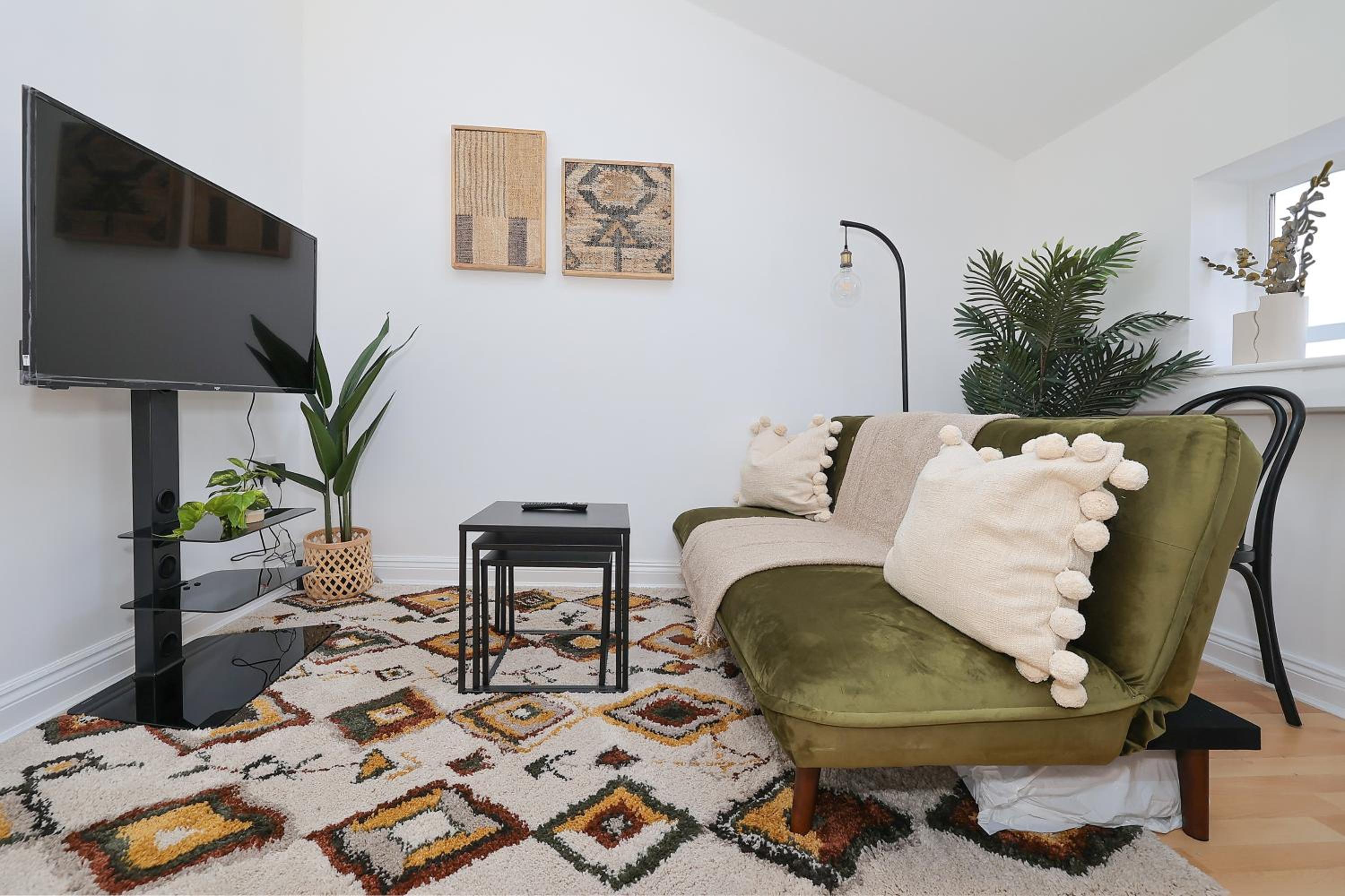 One-Bedroom Apartment photo 1