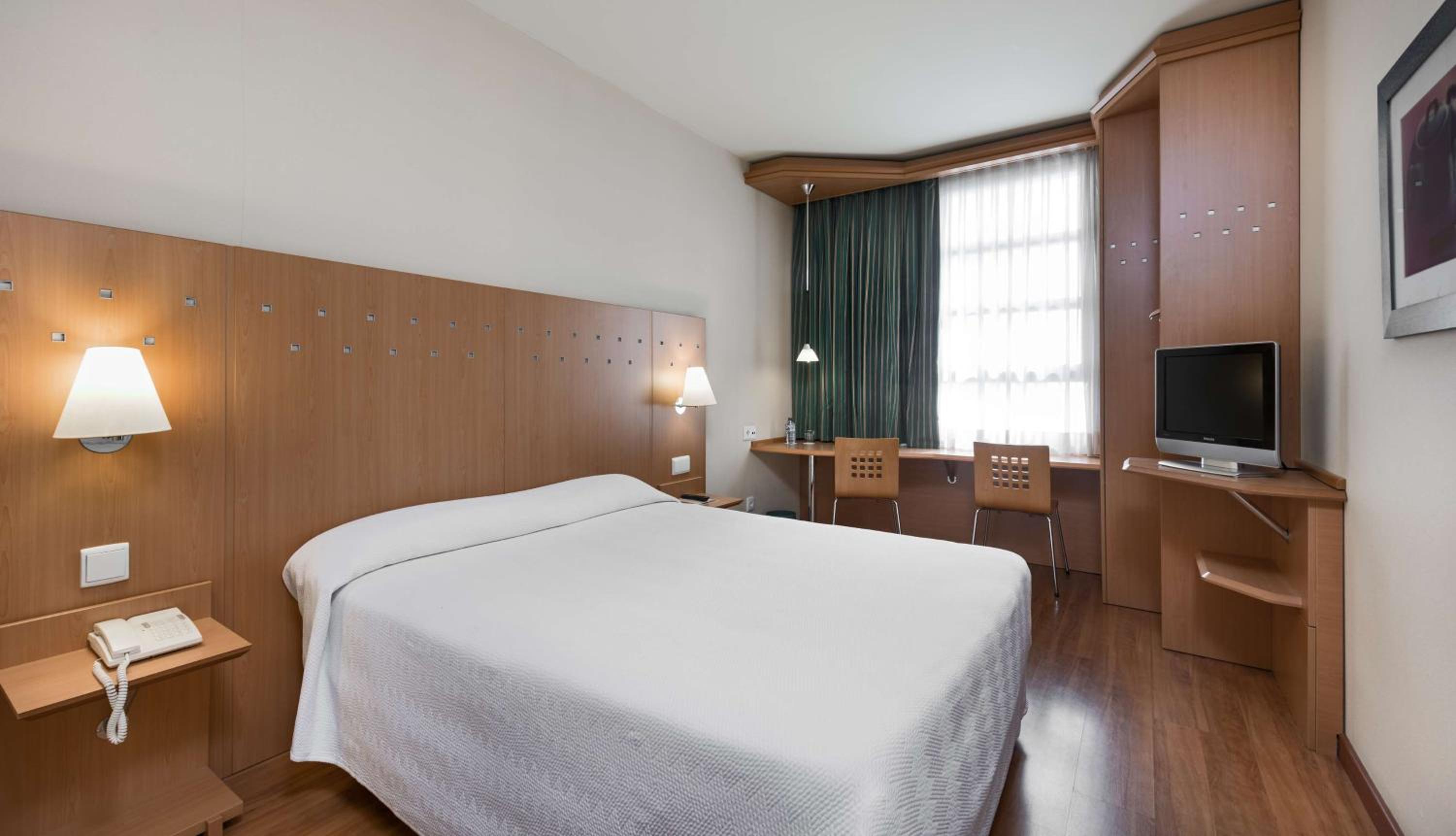 Standard Double or Twin Room with Extra Bed - Photo 2