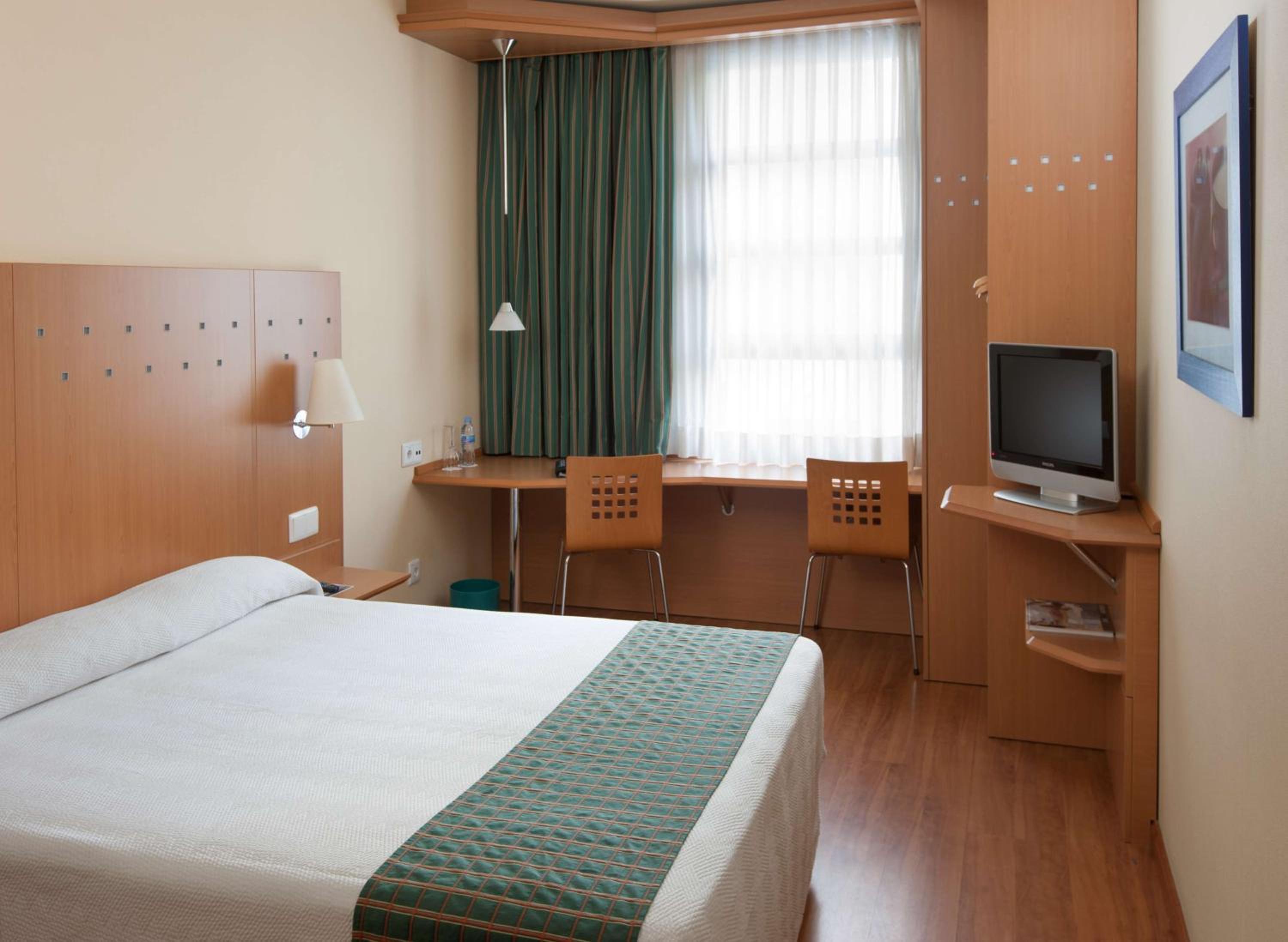 Standard Double or Twin Room - Photo 1