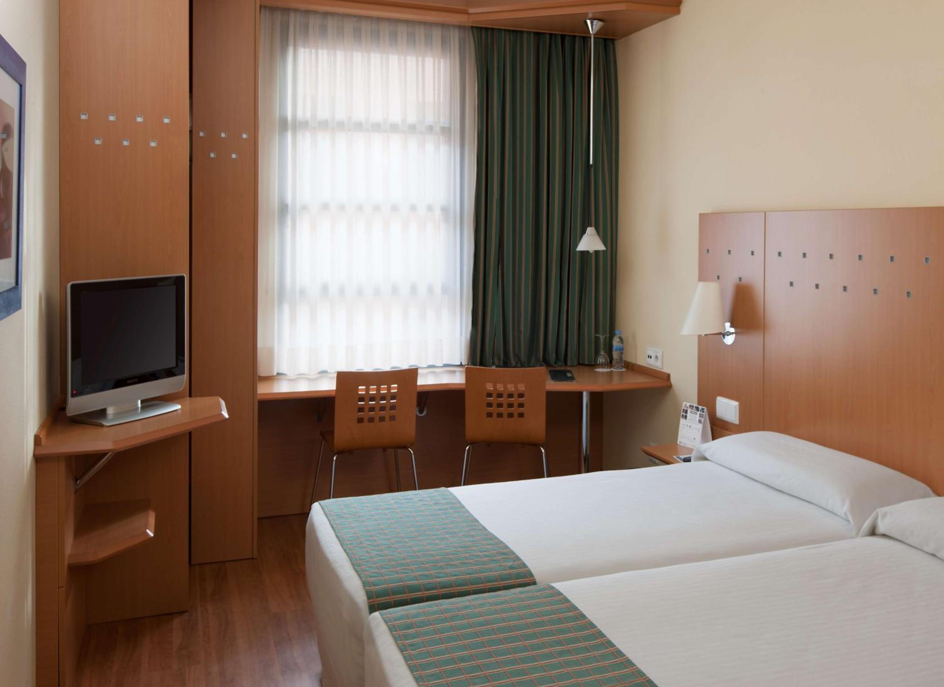 Standard Double or Twin Room - Photo 2