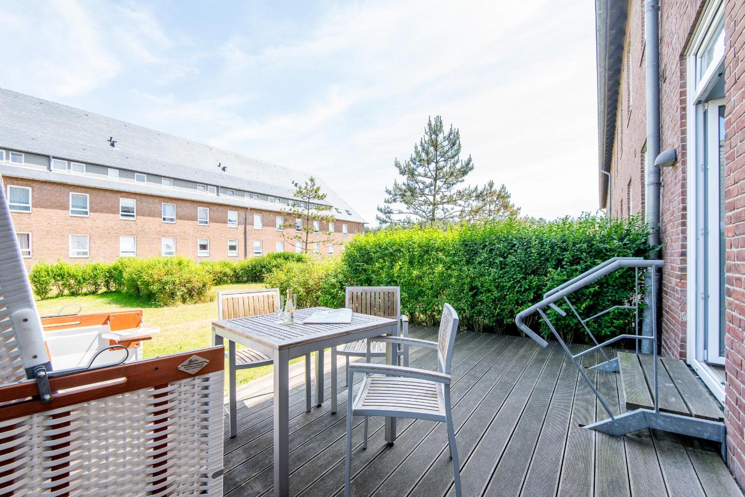 Apartment with Terrace photo 2