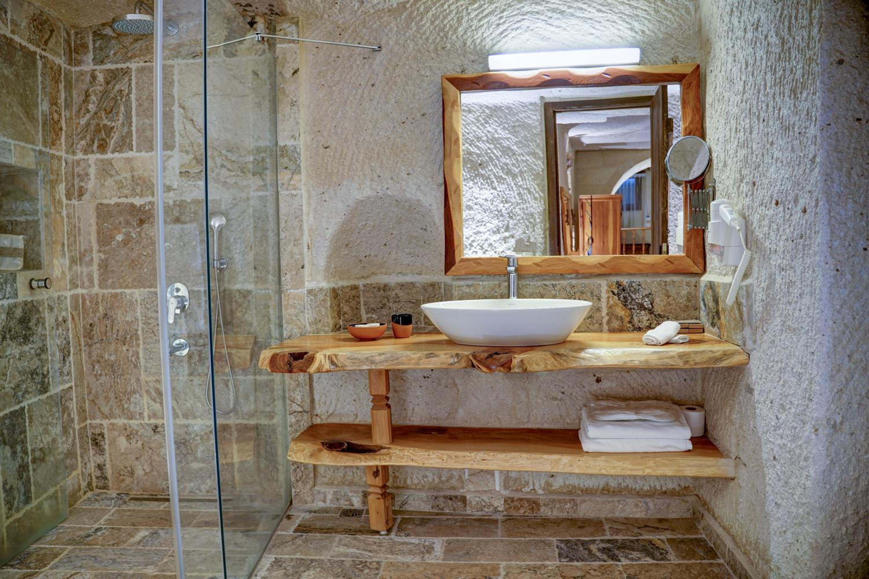 Executive Cave Suite - Photo 24