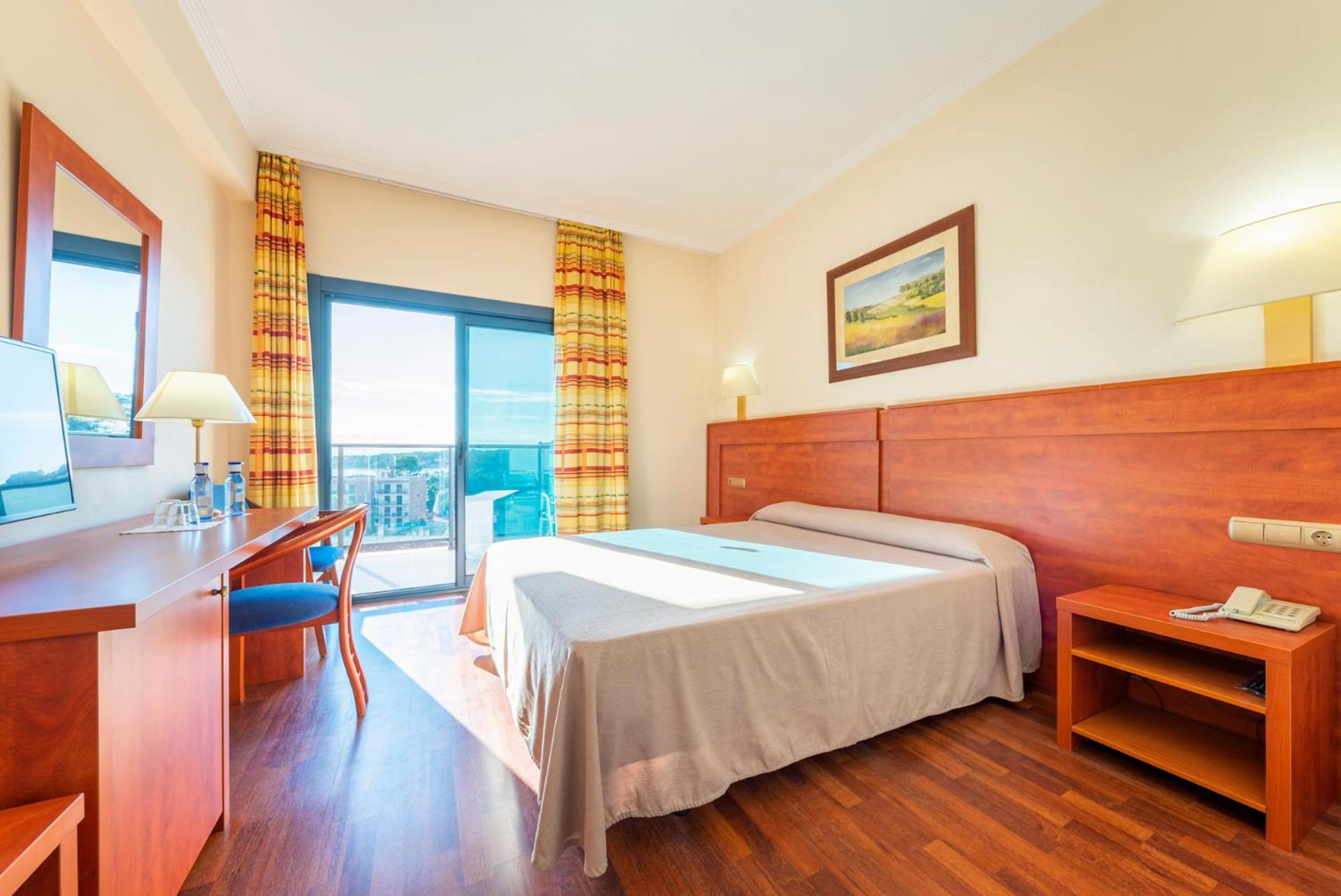 Habitación Doble o con Dos Camas con Vista al Mar (2 Adultos)