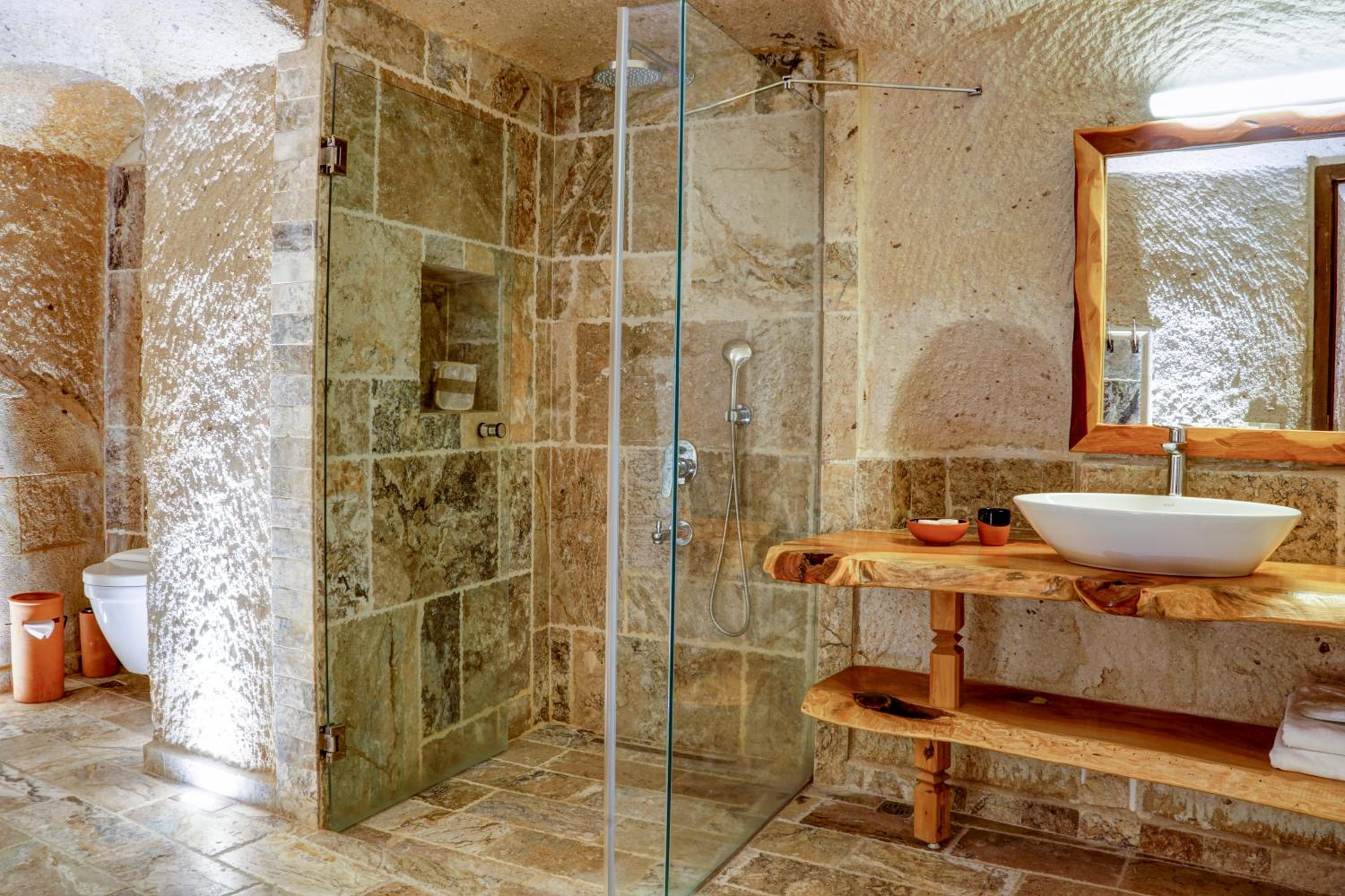 Executive Cave Suite - Photo 25