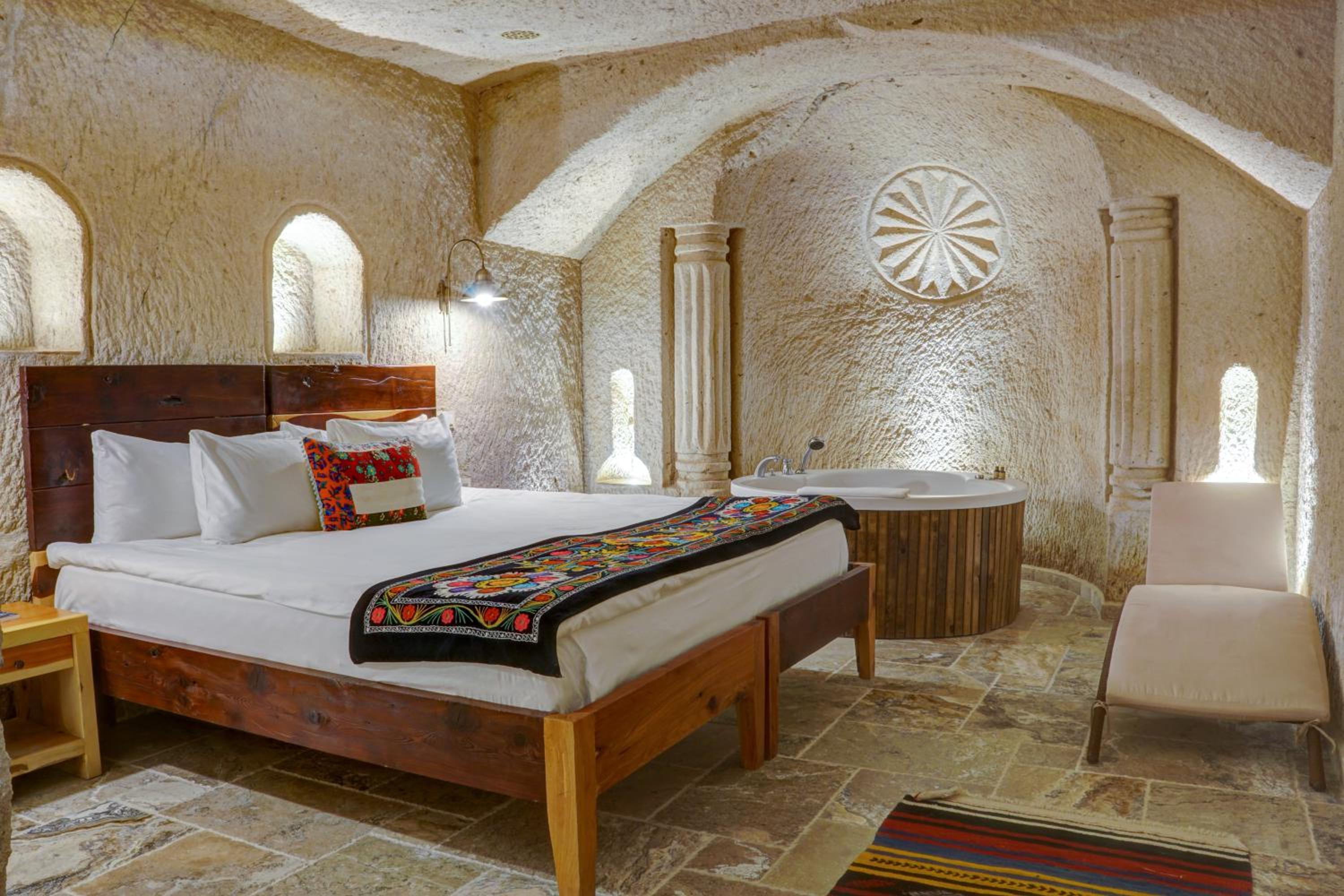 Executive Cave Suite - Photo 5
