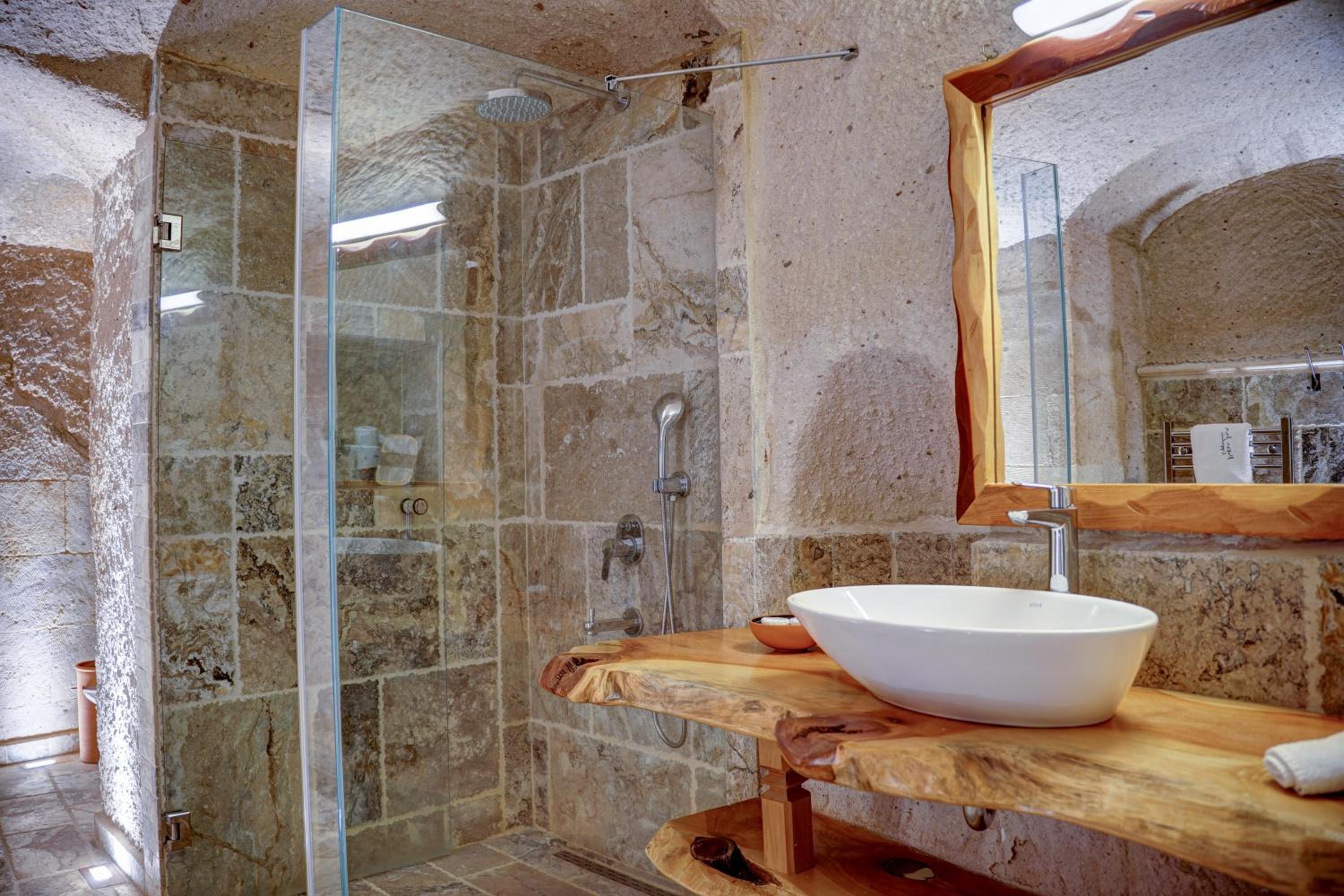 Executive Cave Suite - Photo 2