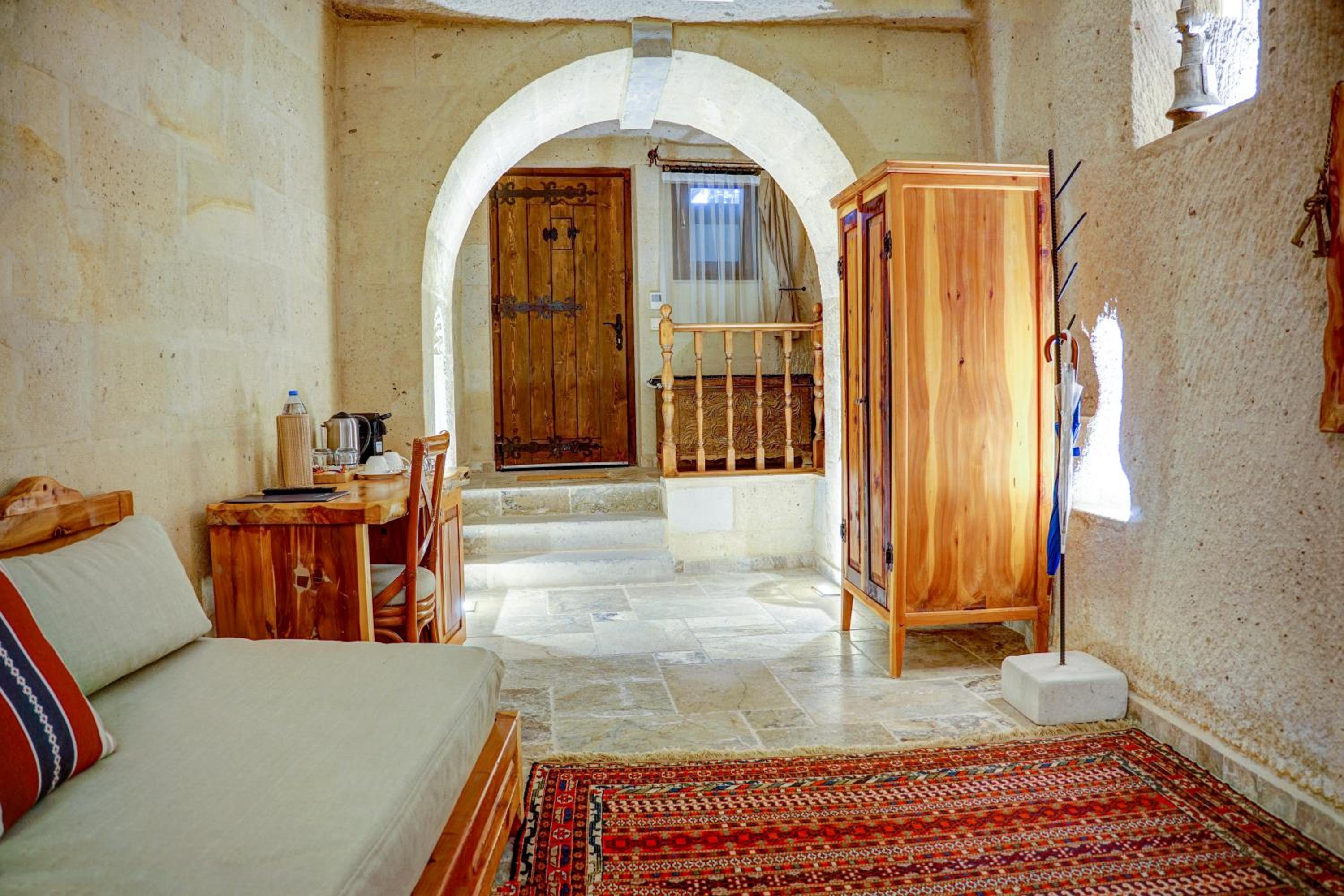 Executive Cave Suite - Photo 3