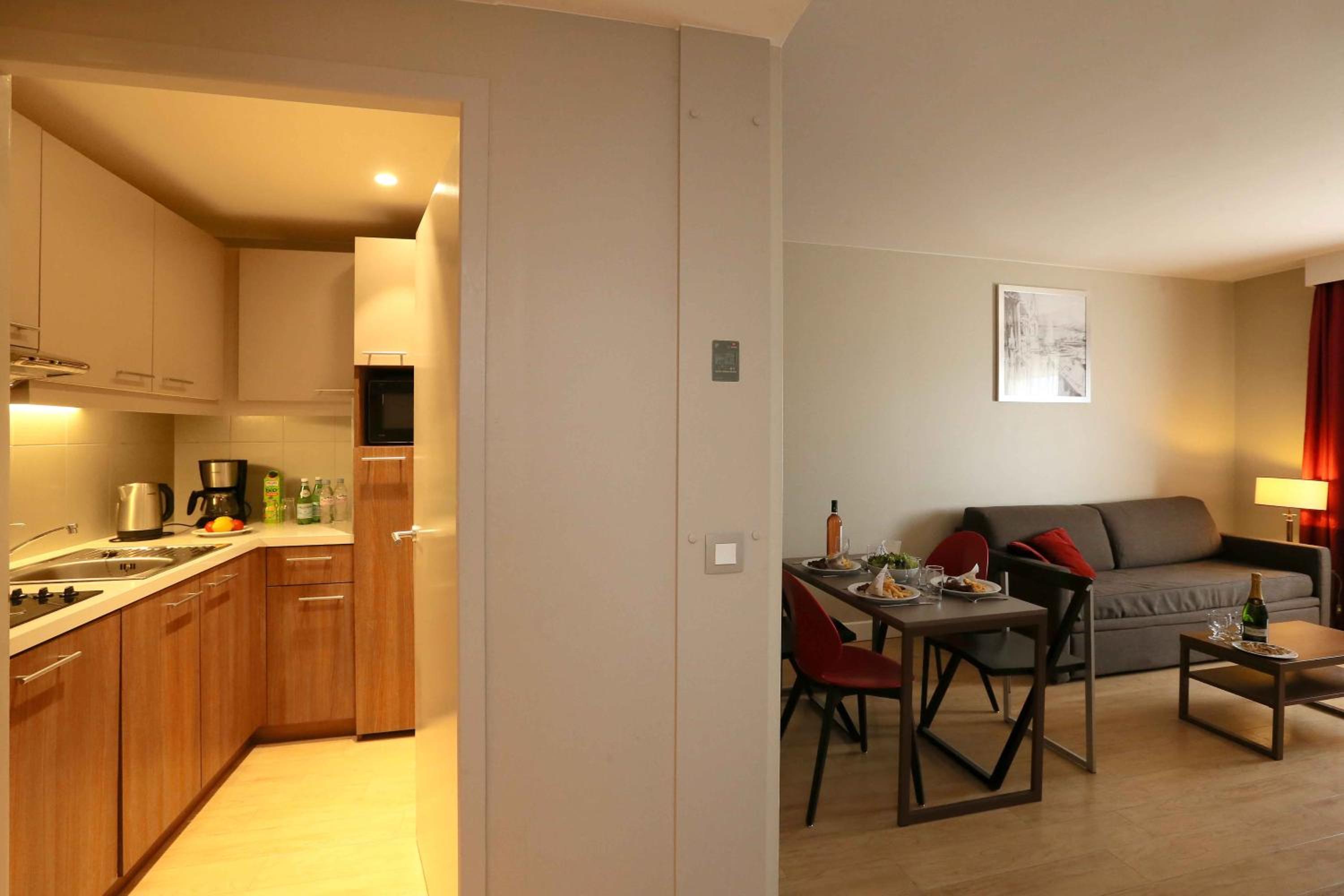 Two-Bedroom Superior Apartment - Photo 3