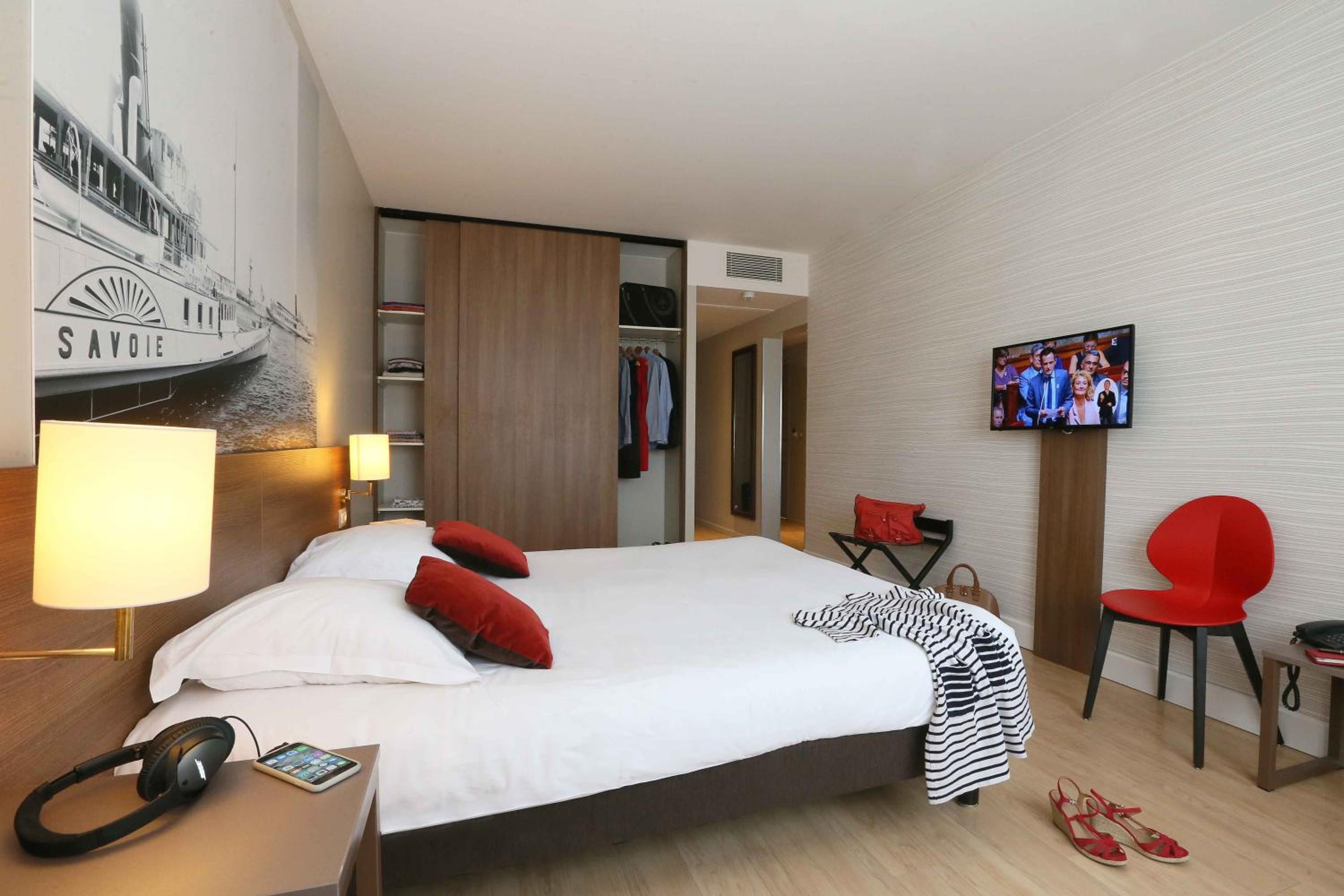 Two-Bedroom Superior Apartment - Photo 7
