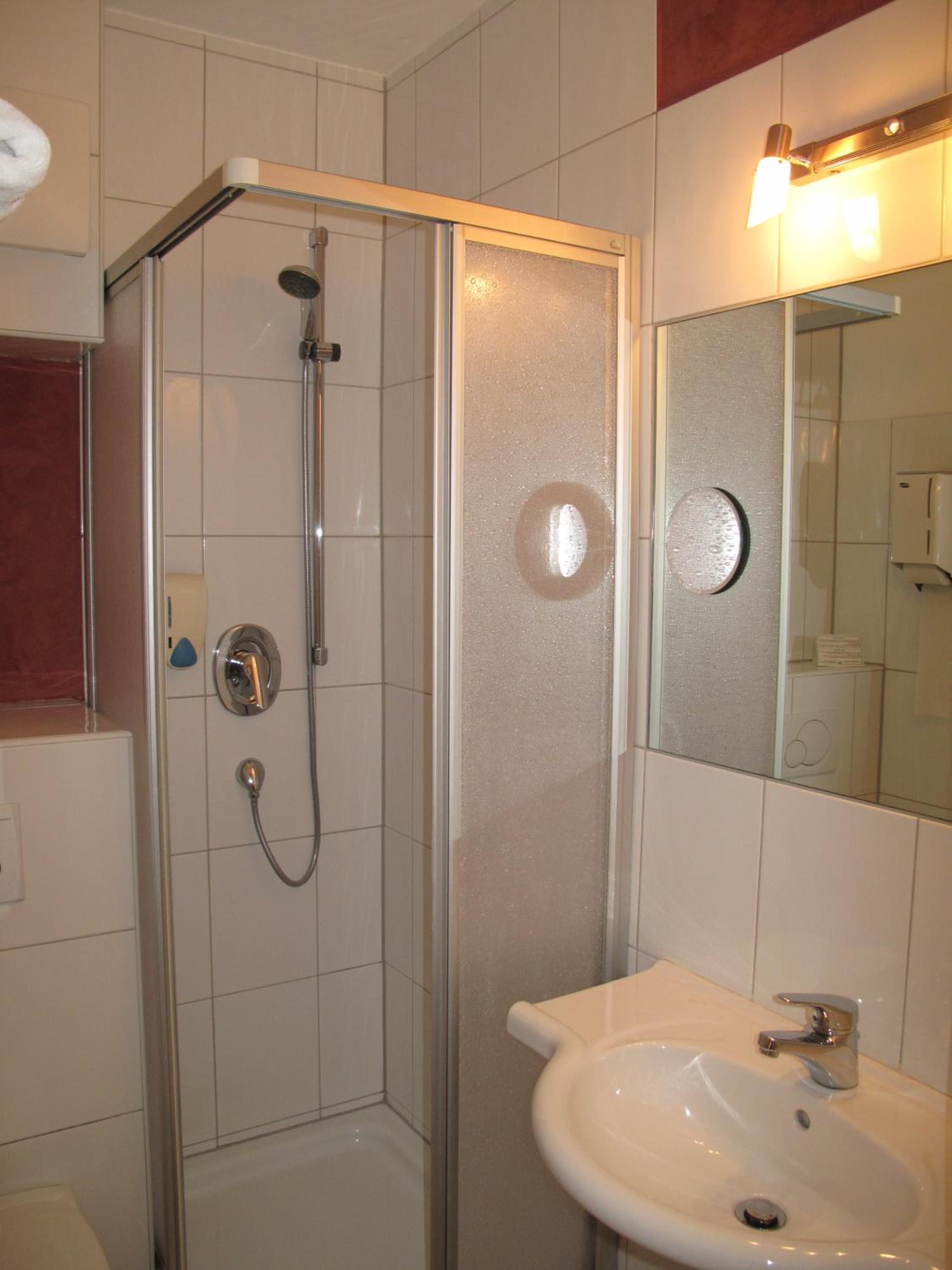 Double or Twin Room - Photo 8