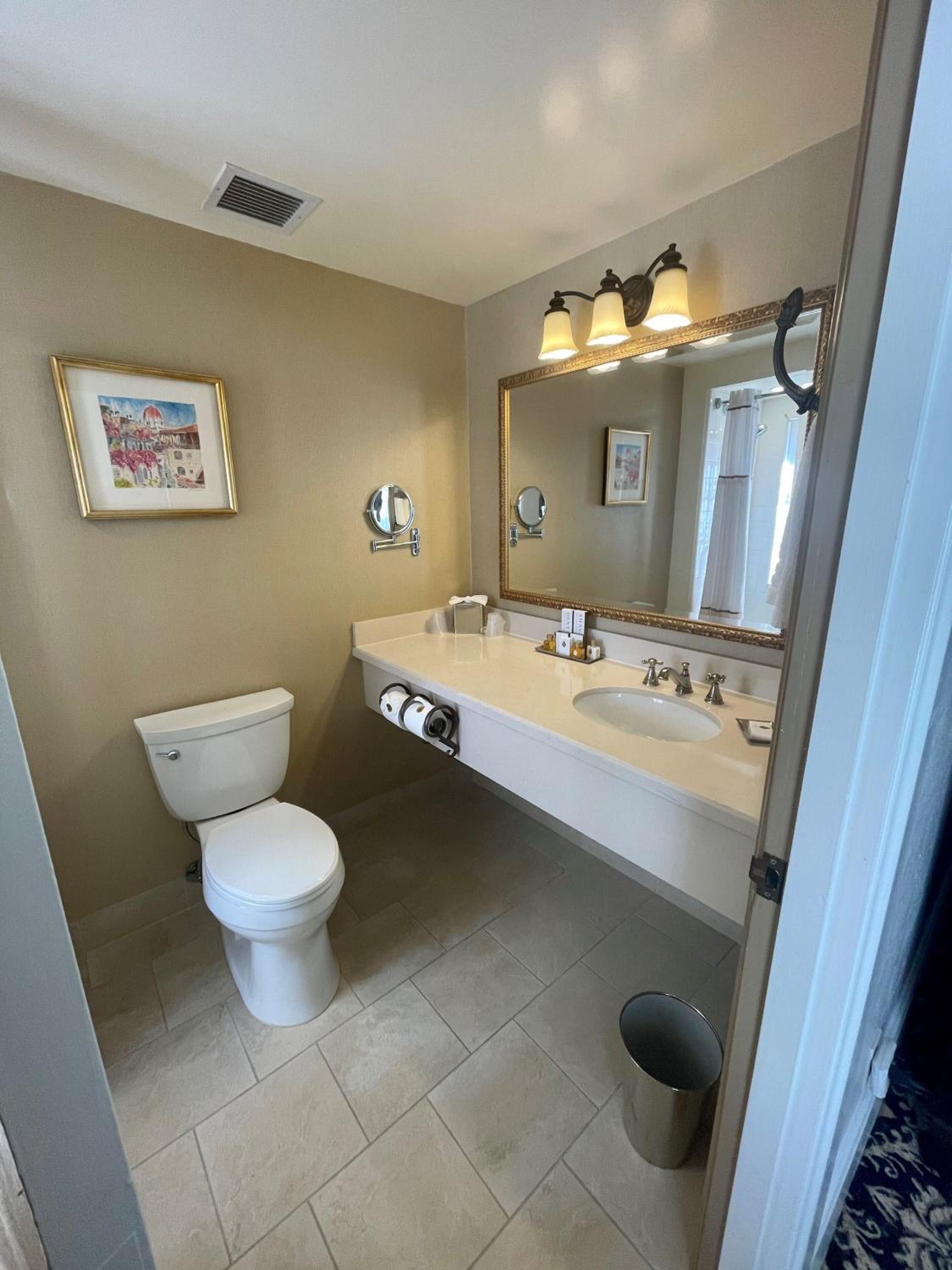 Deluxe King Room - Photo 3
