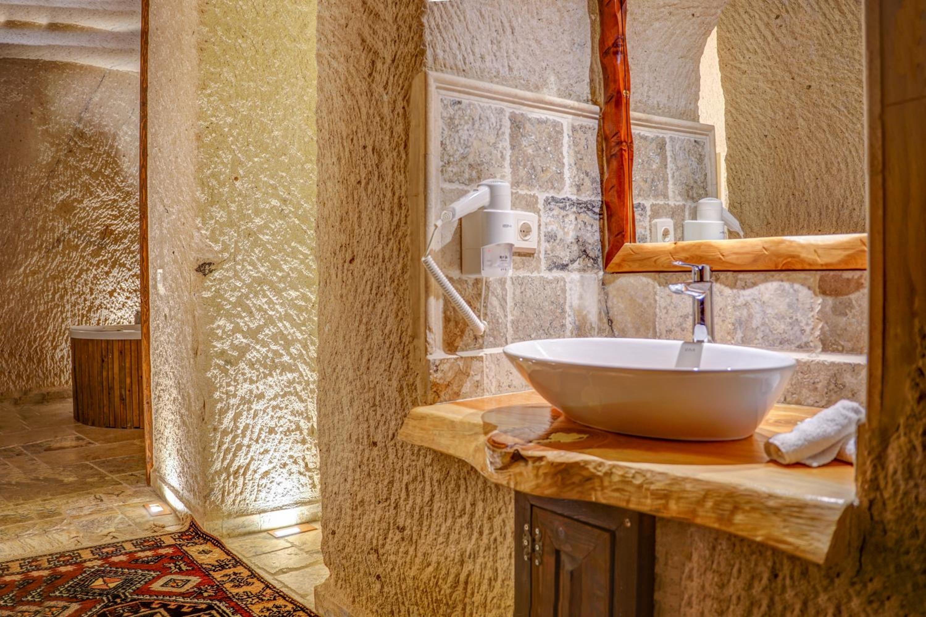 Executive Cave Suite - Photo 23