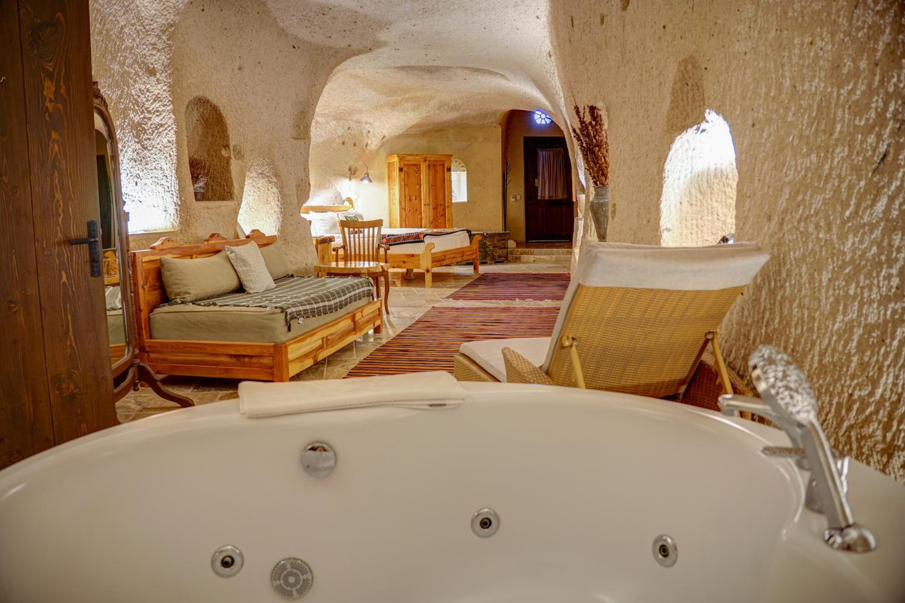 Executive Cave Suite - Photo 15
