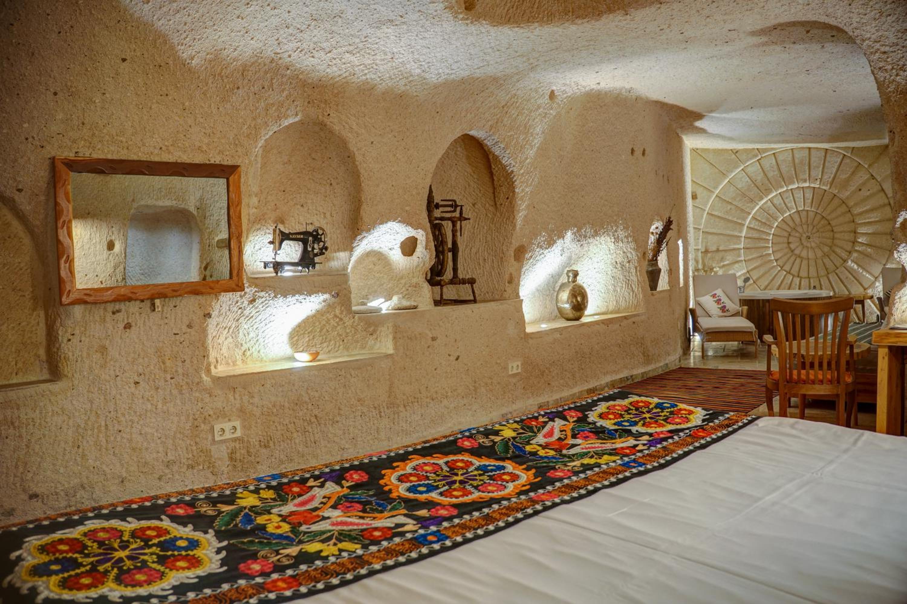 Executive Cave Suite - Photo 18