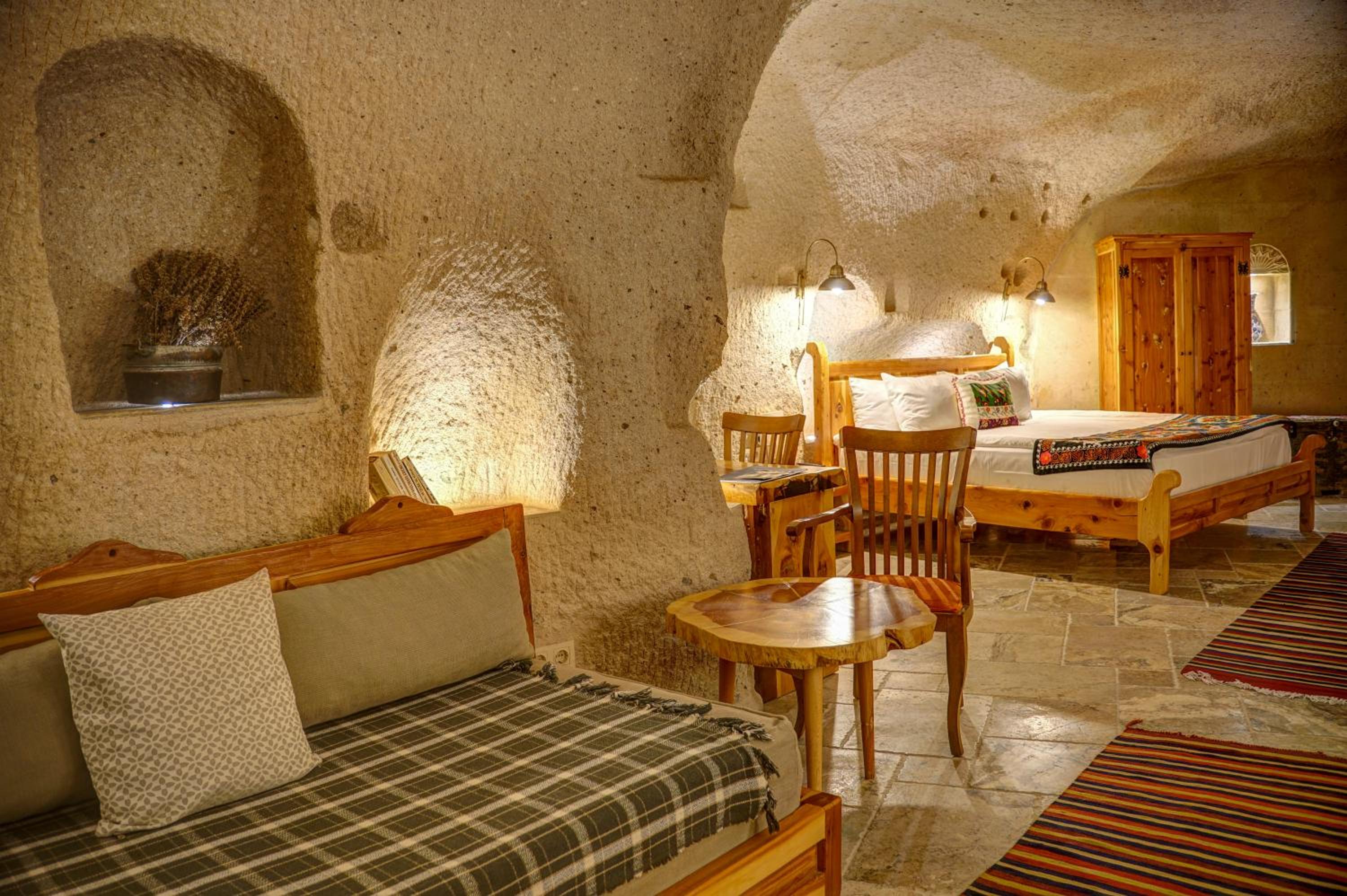 Executive Cave Suite - Photo 16